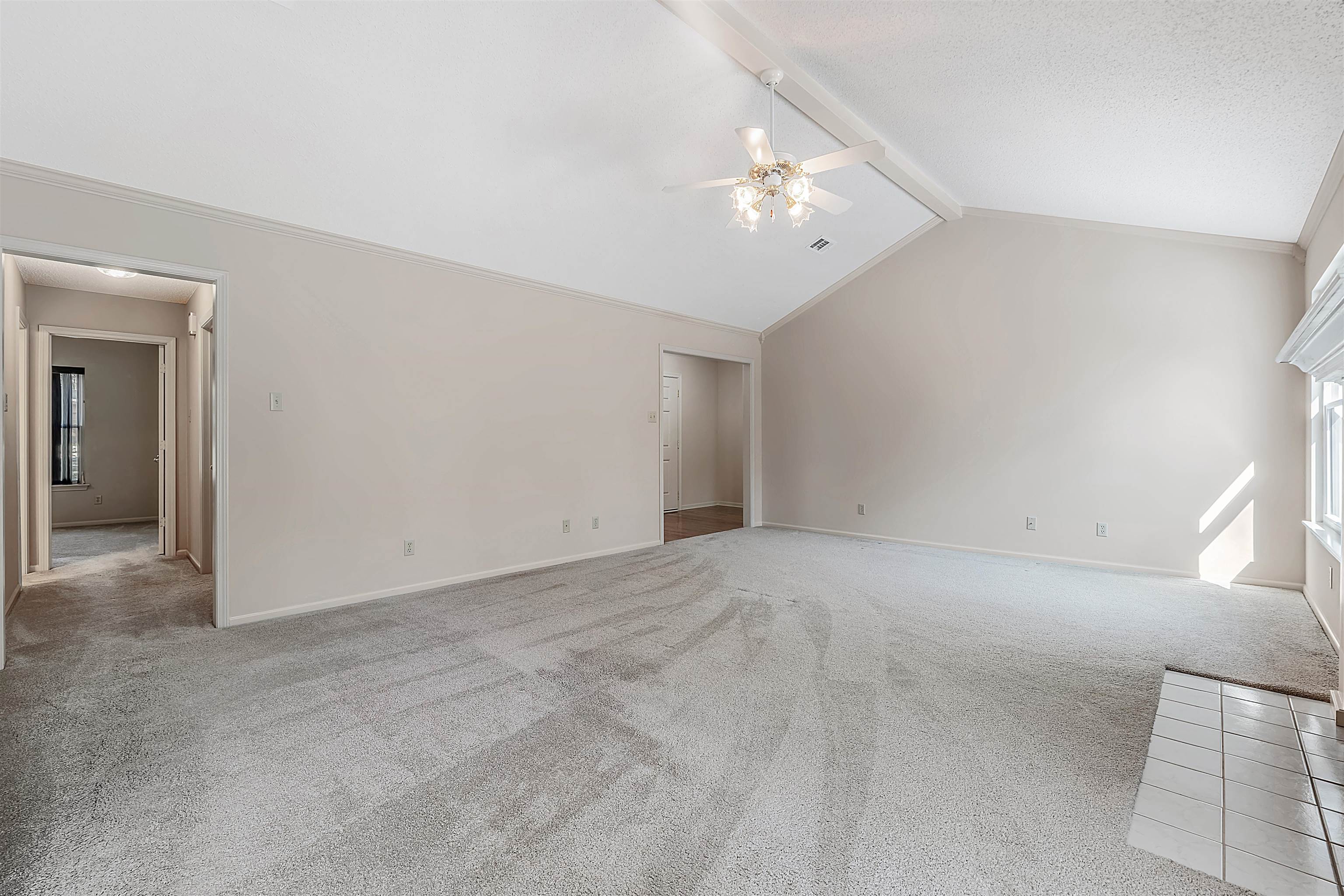 9 Oneida St Property Photo 7