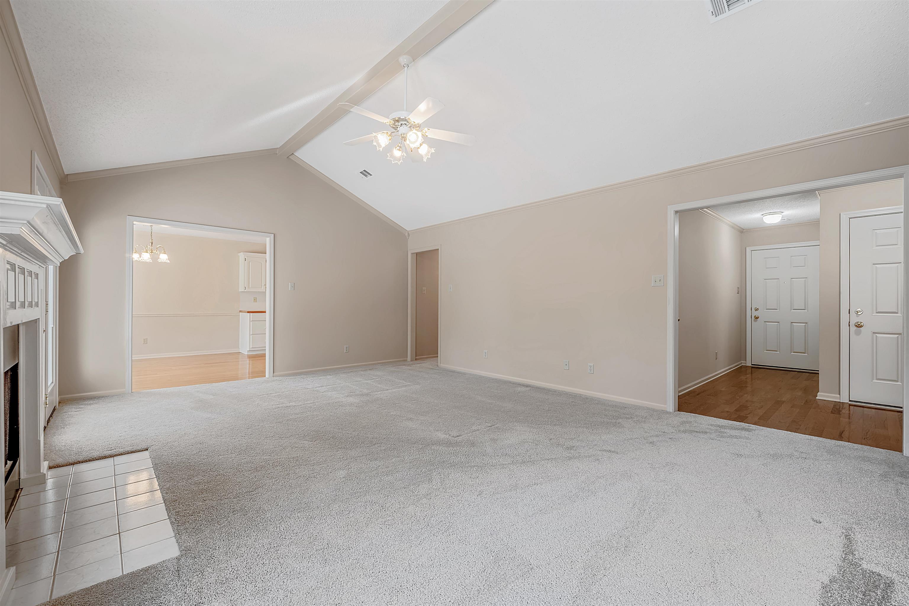 9 Oneida St Property Photo 8