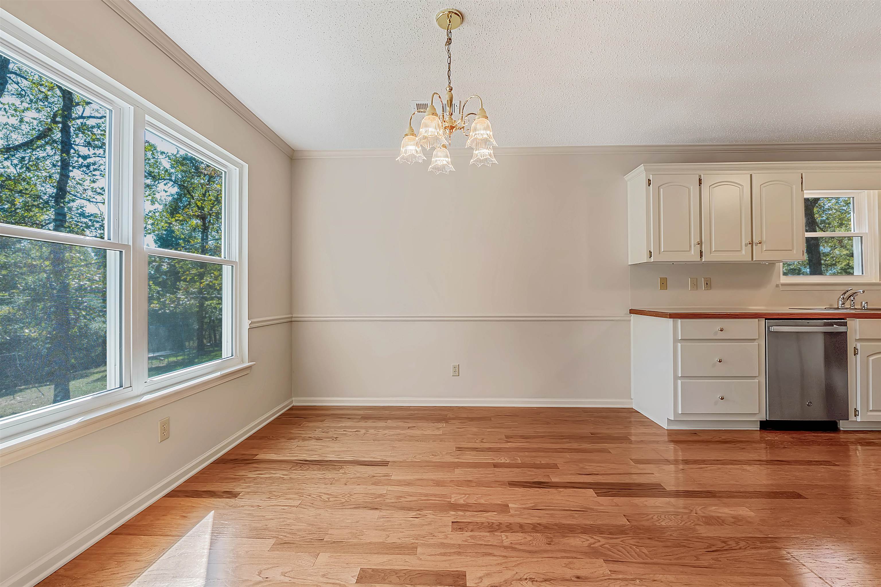 9 Oneida St Property Photo 10