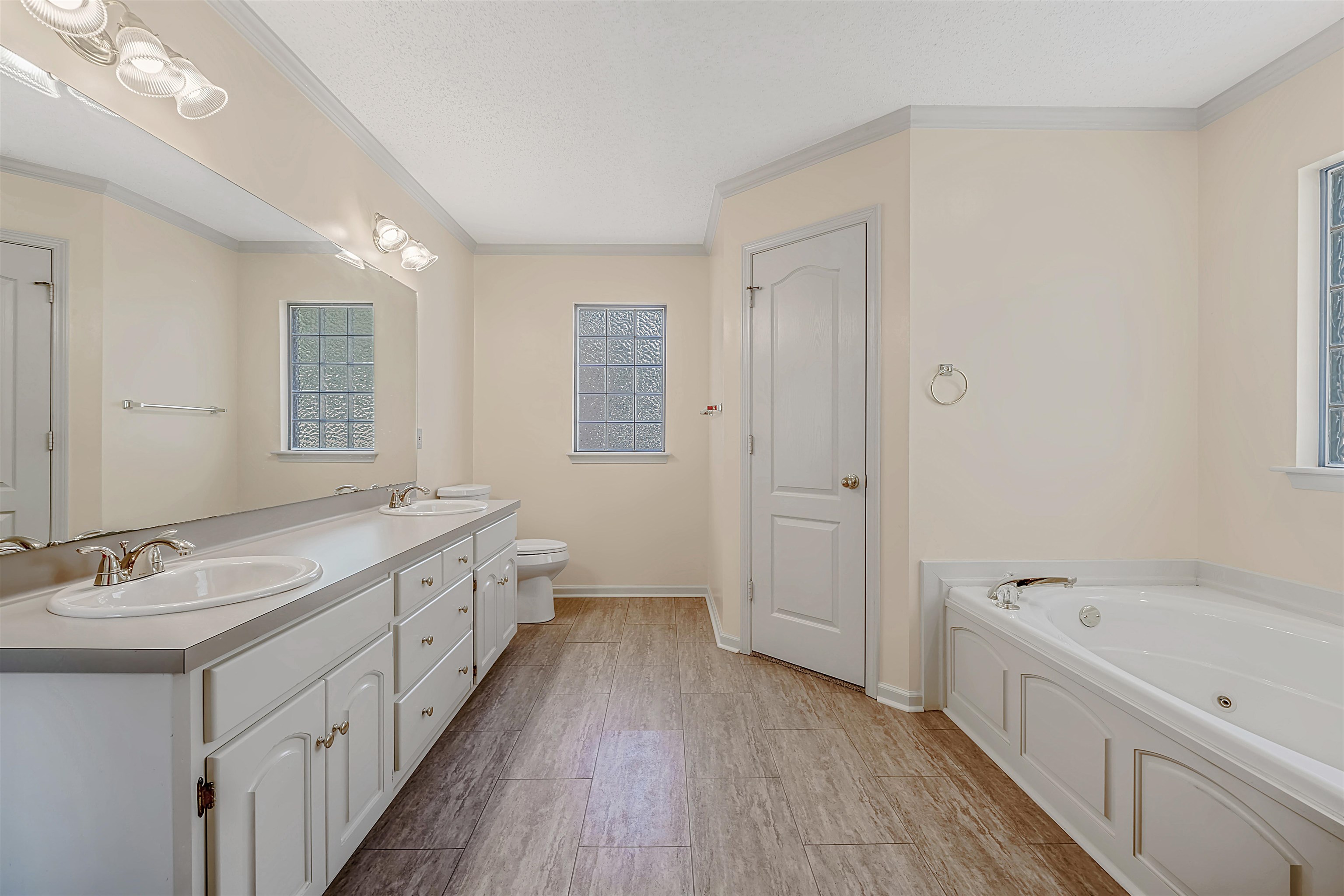 9 Oneida St Property Photo 21
