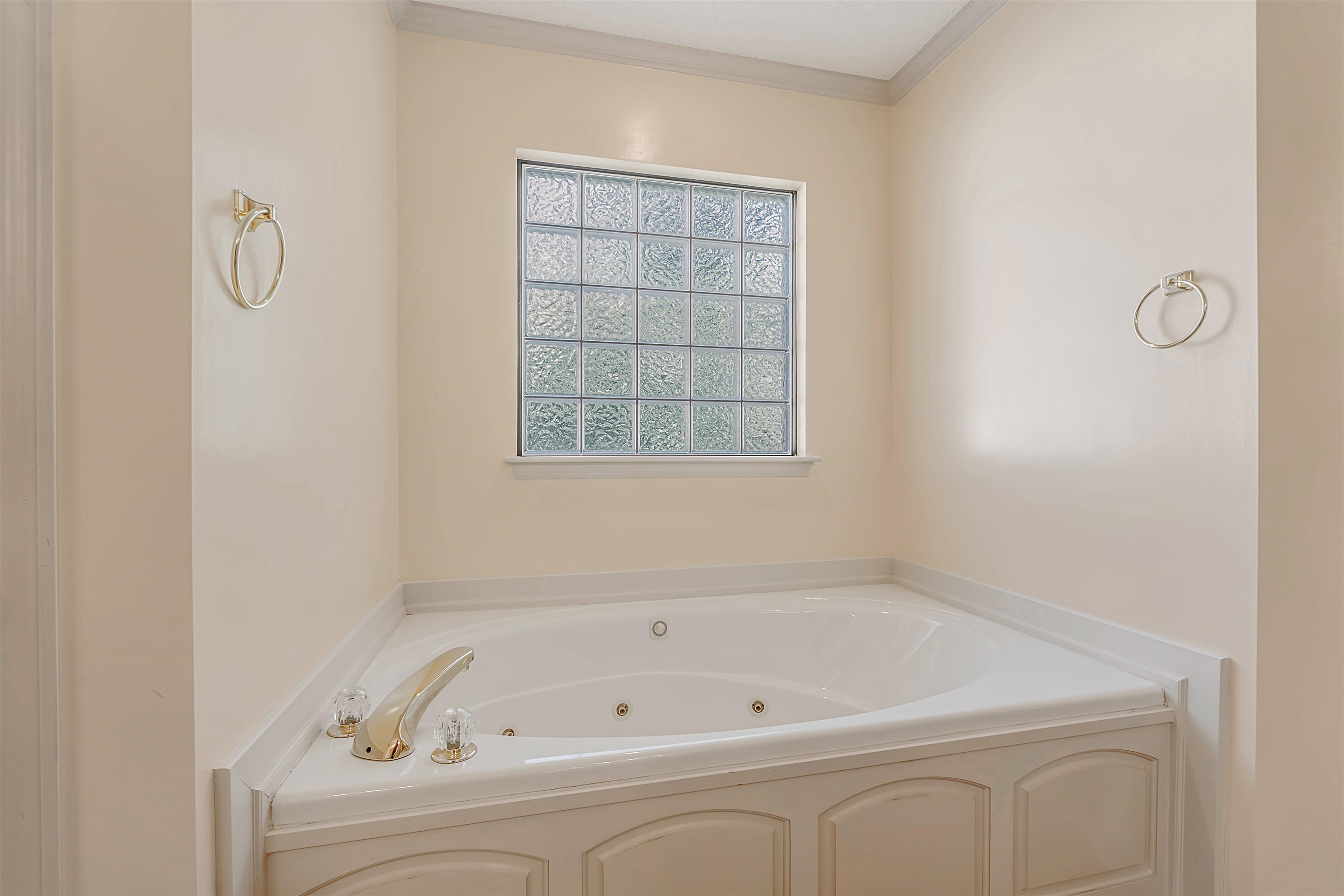 9 Oneida St Property Photo 22