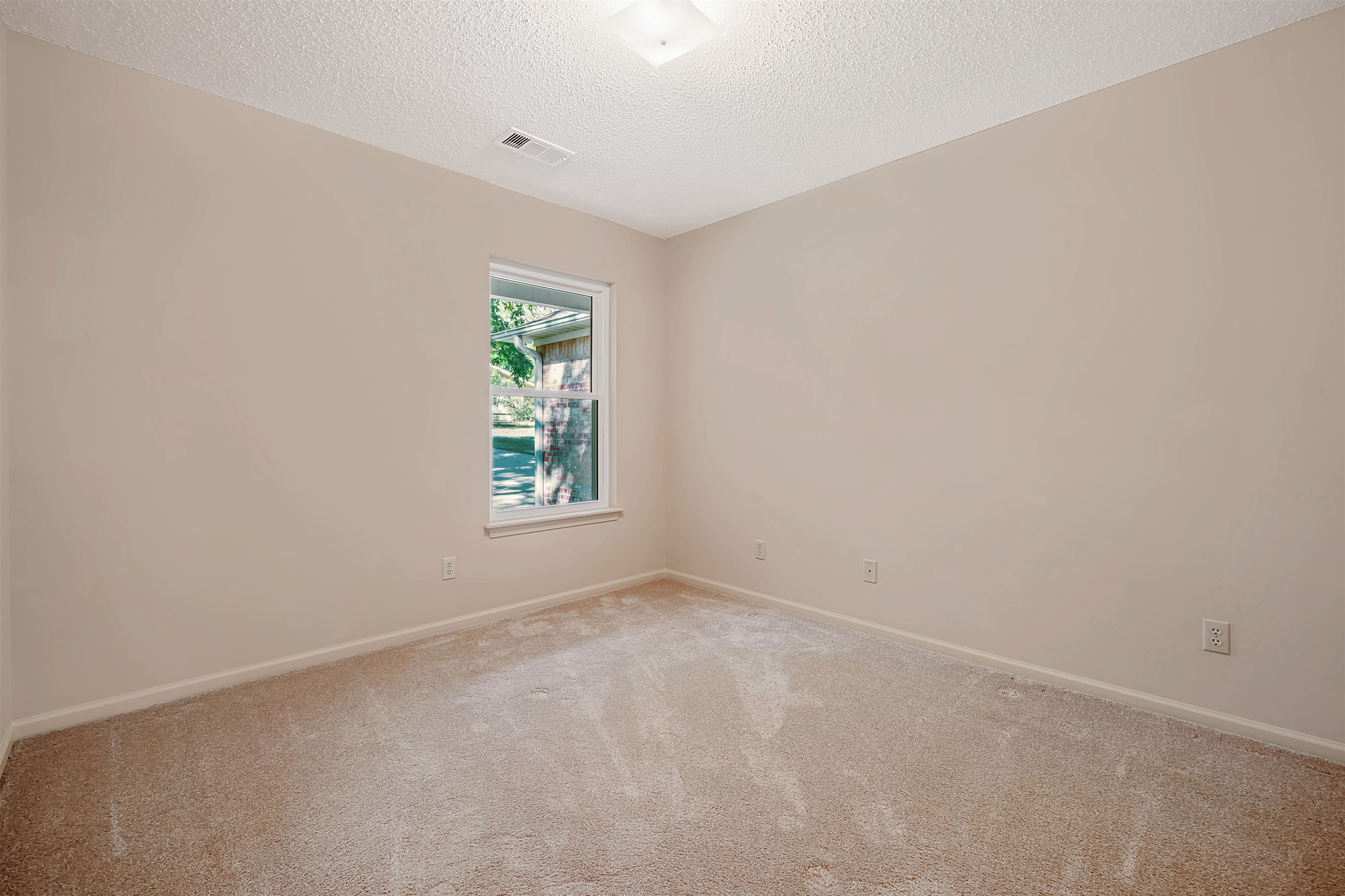 9 Oneida St Property Photo 25