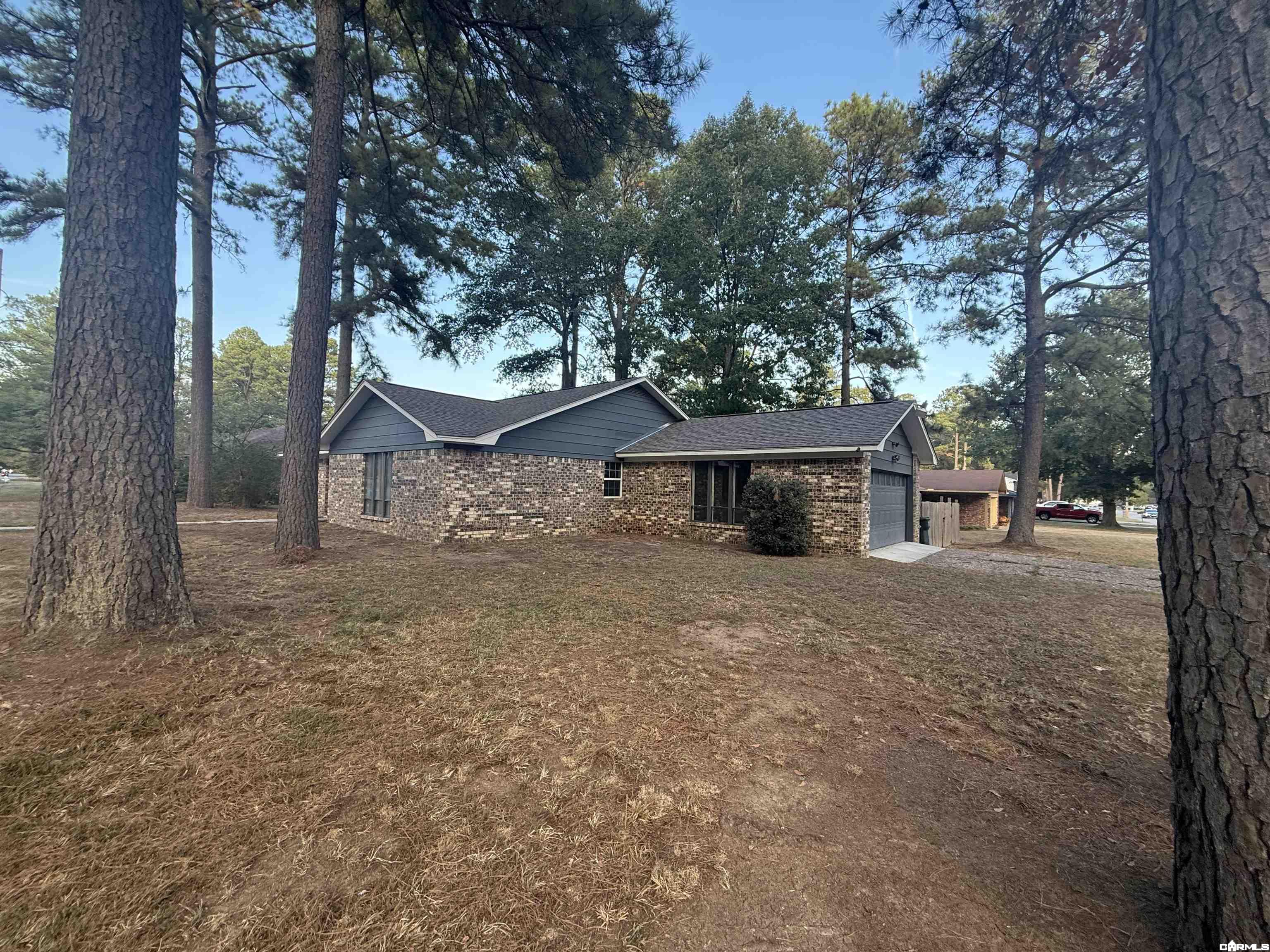 10001 Warren Drive Property Photo 2