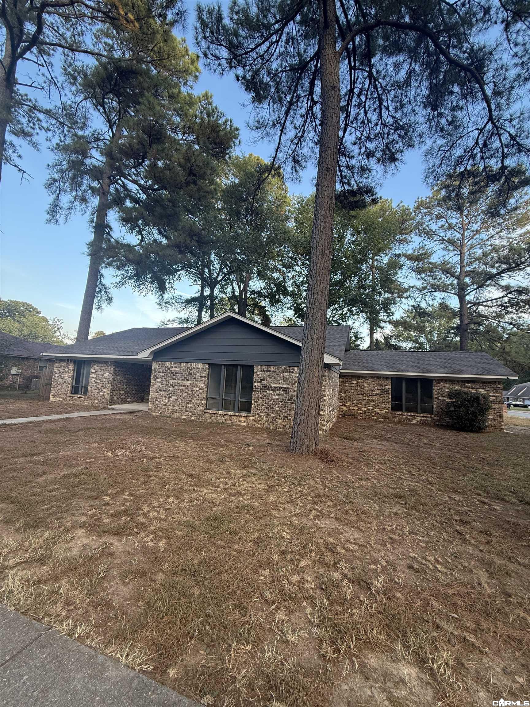 10001 Warren Drive Property Photo 3