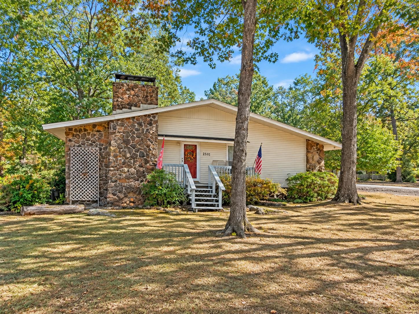 2501 Woodland Bluff Drive Property Photo 2