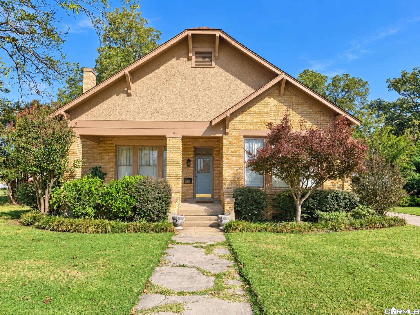 210 E Choctaw Street Property Photo 1