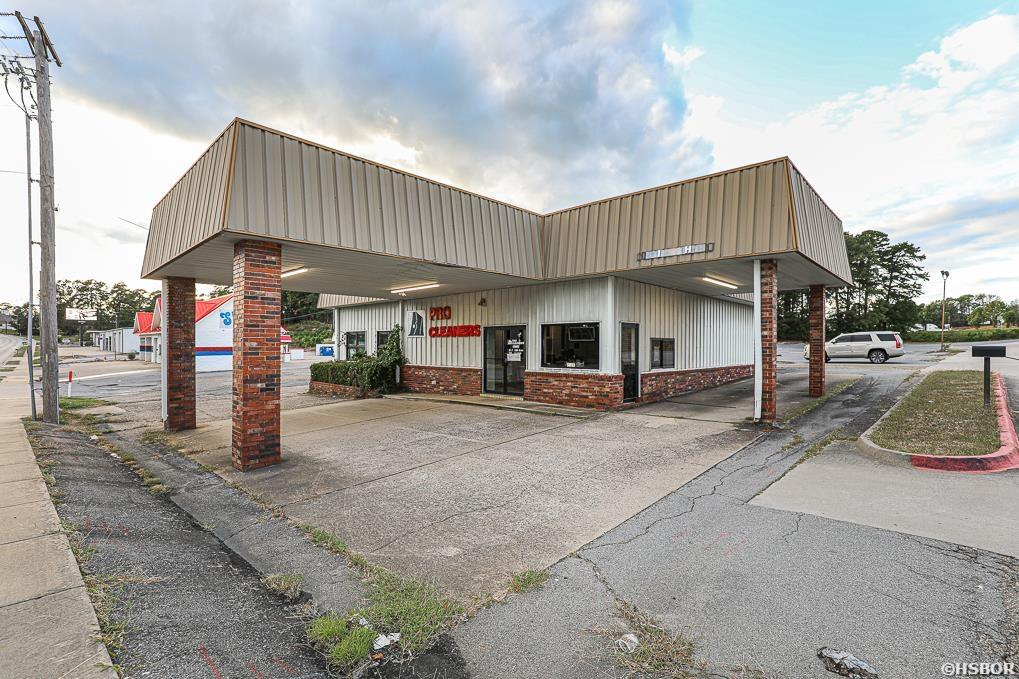 2126 MILITARY Property Photo 1