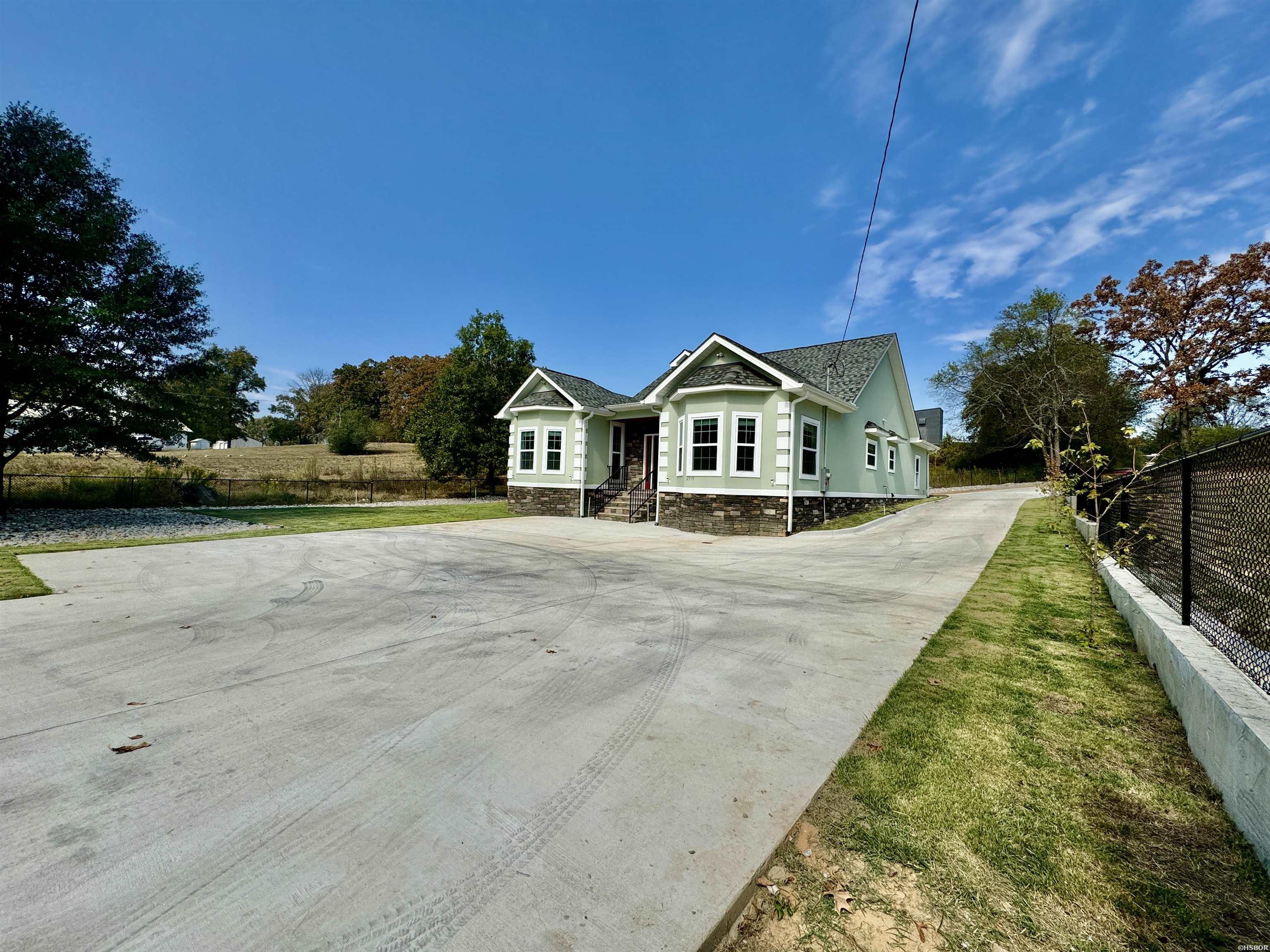 2559 Spring Street Property Photo 6