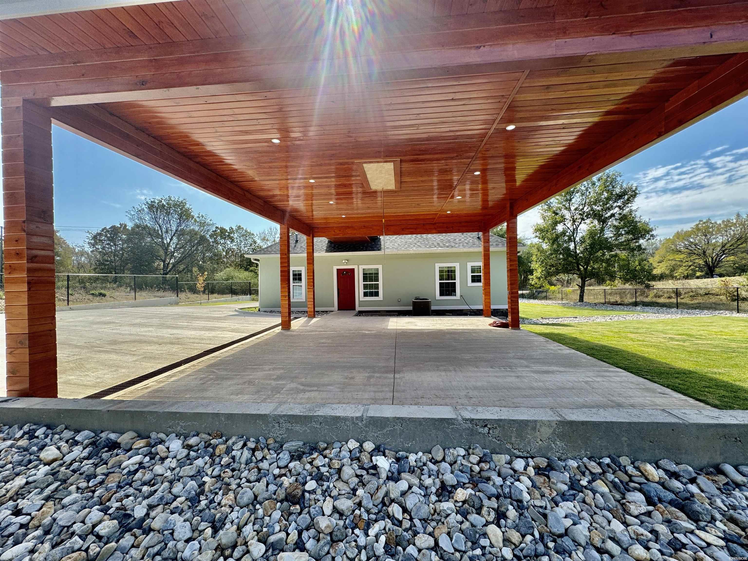 2559 Spring Street Property Photo 8
