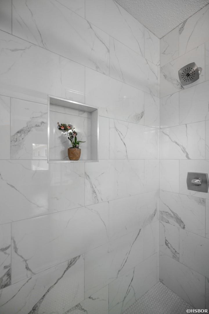 235 Echo Point Property Photo 23