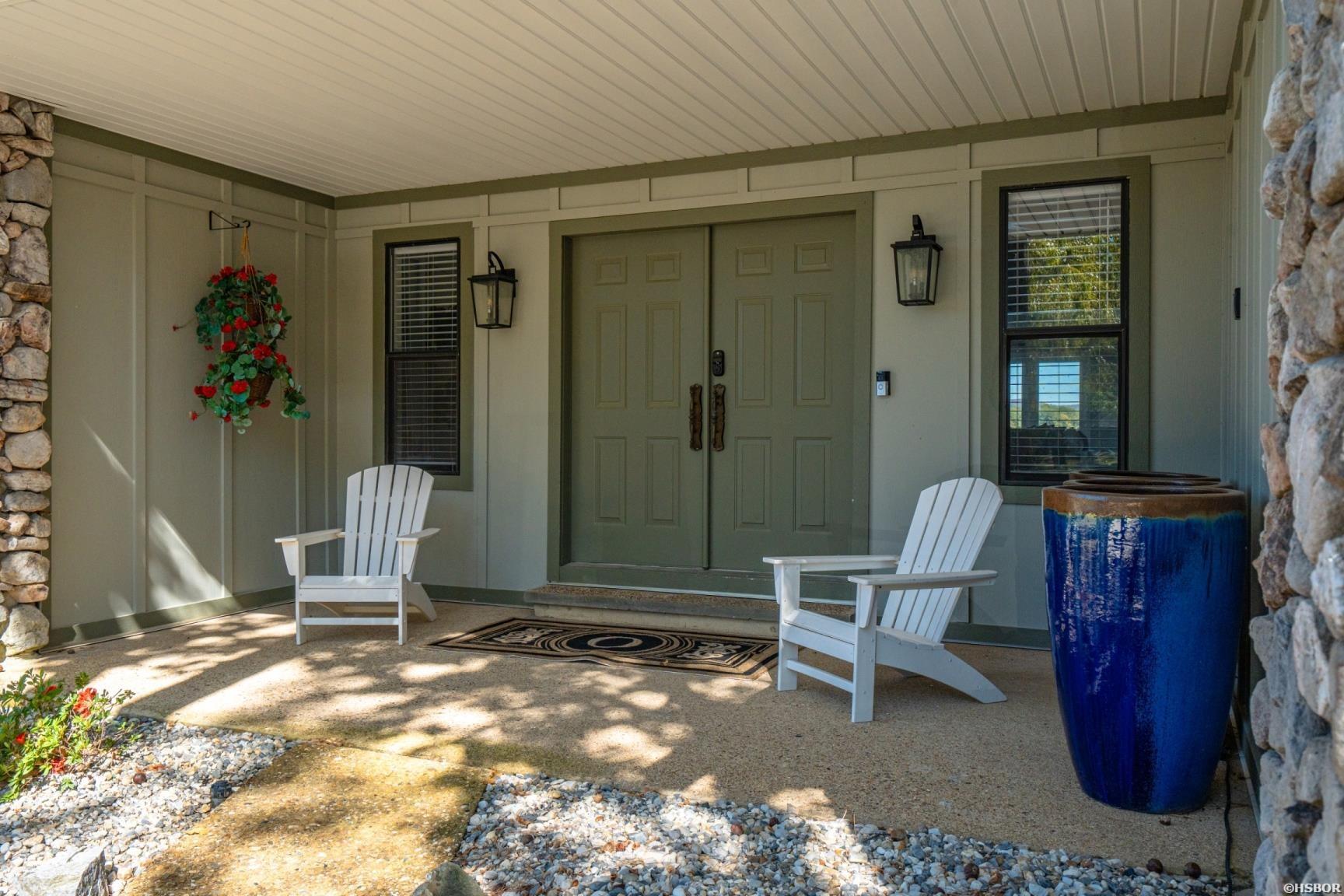 119 Windy Point Property Photo 3