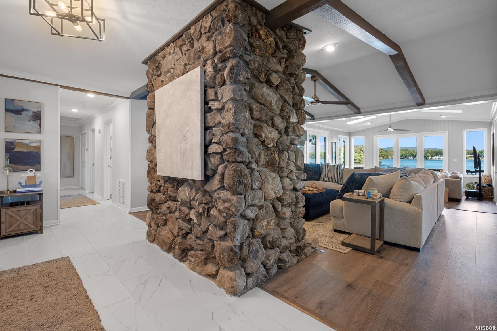 119 Windy Point Property Photo 4