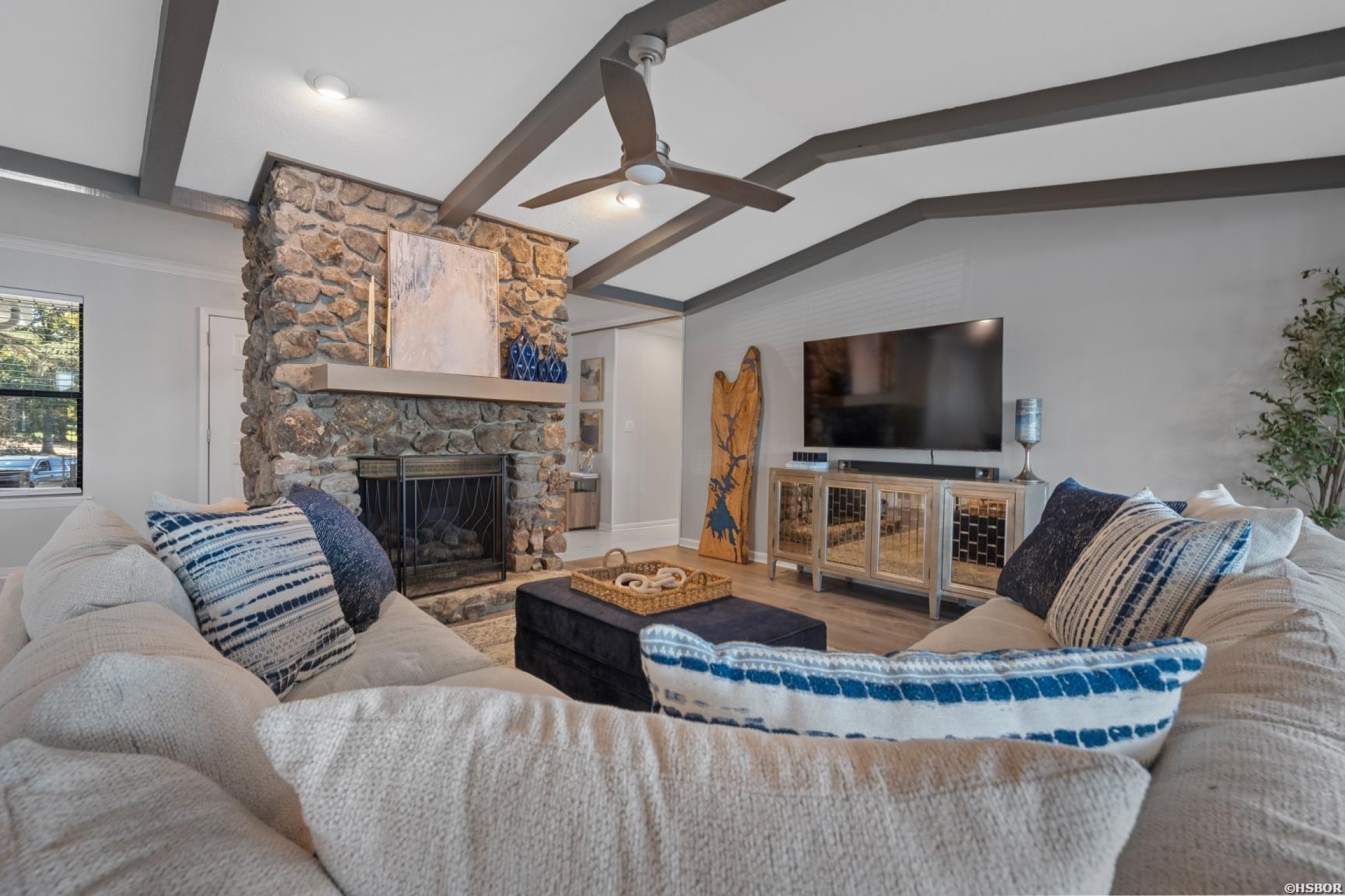119 Windy Point Property Photo 8