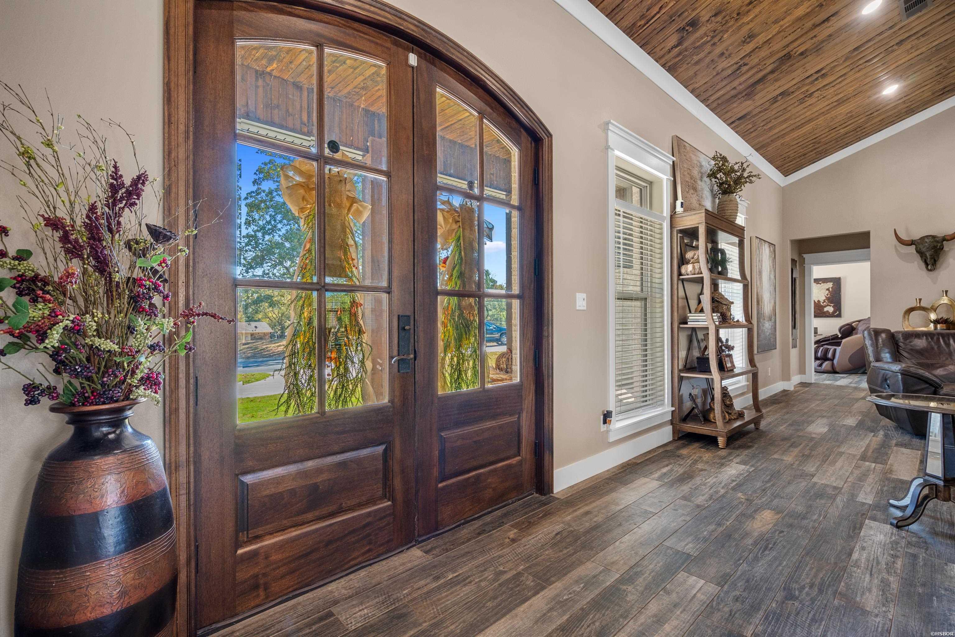 107 Chinook Drive Property Photo 3