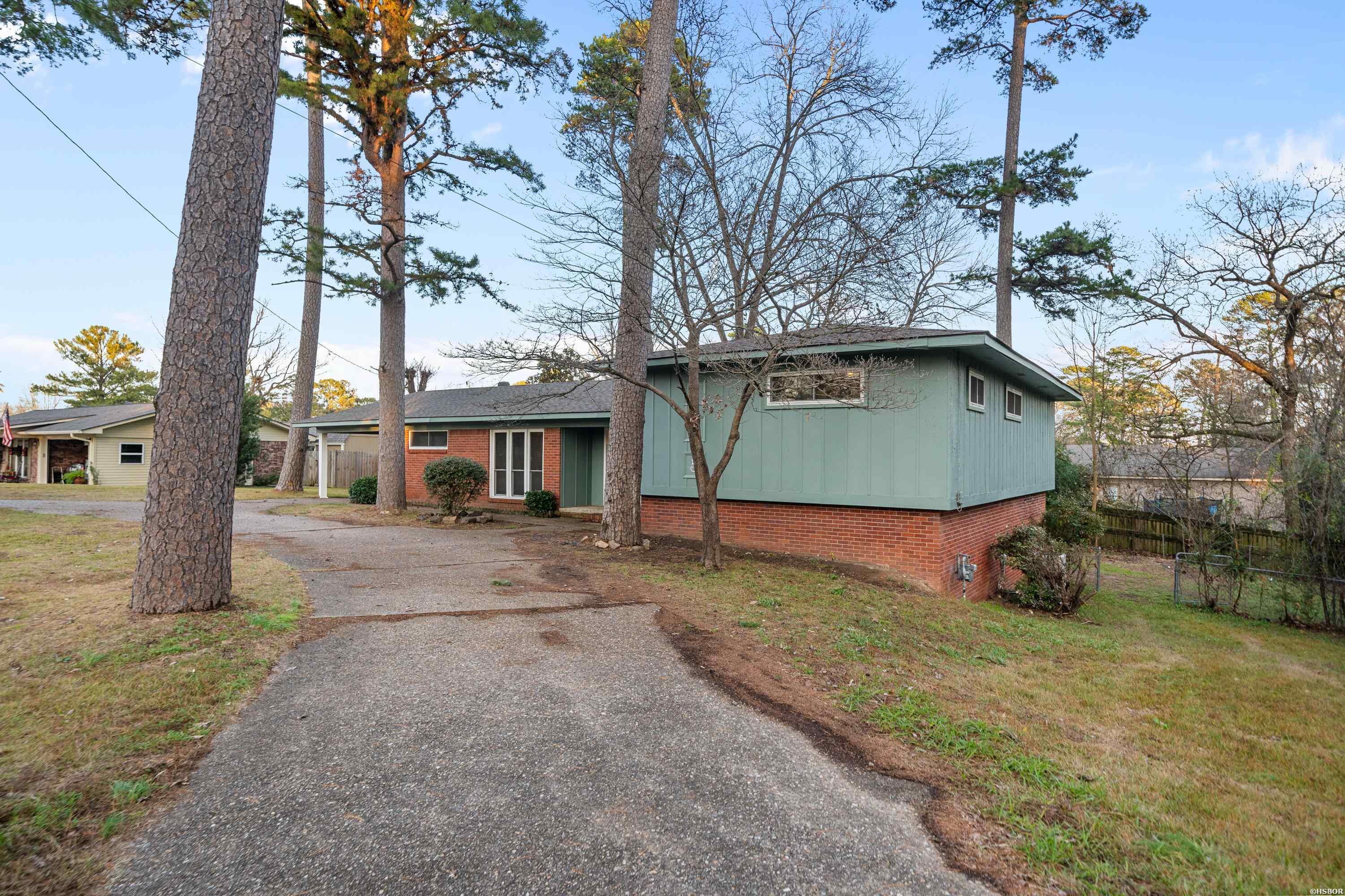 105 Thistledown Trail Property Photo 2