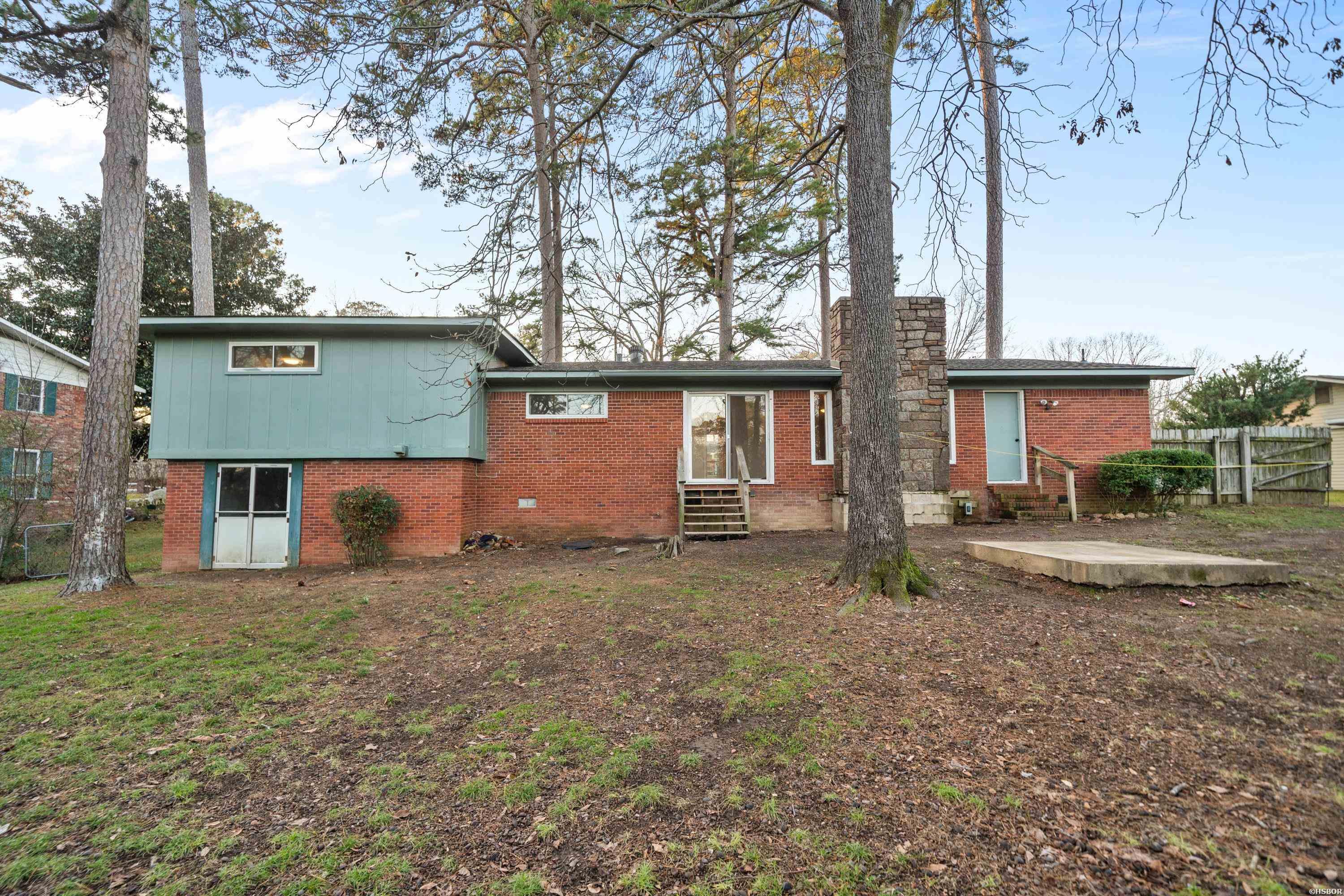 105 Thistledown Trail Property Photo 4