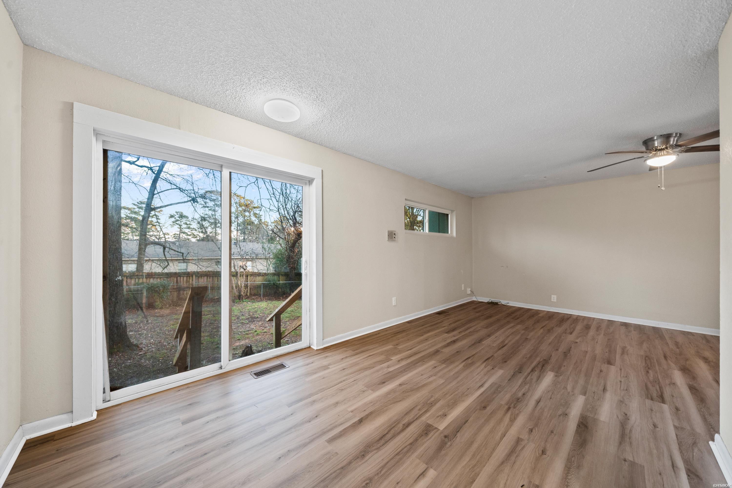 105 Thistledown Trail Property Photo 12