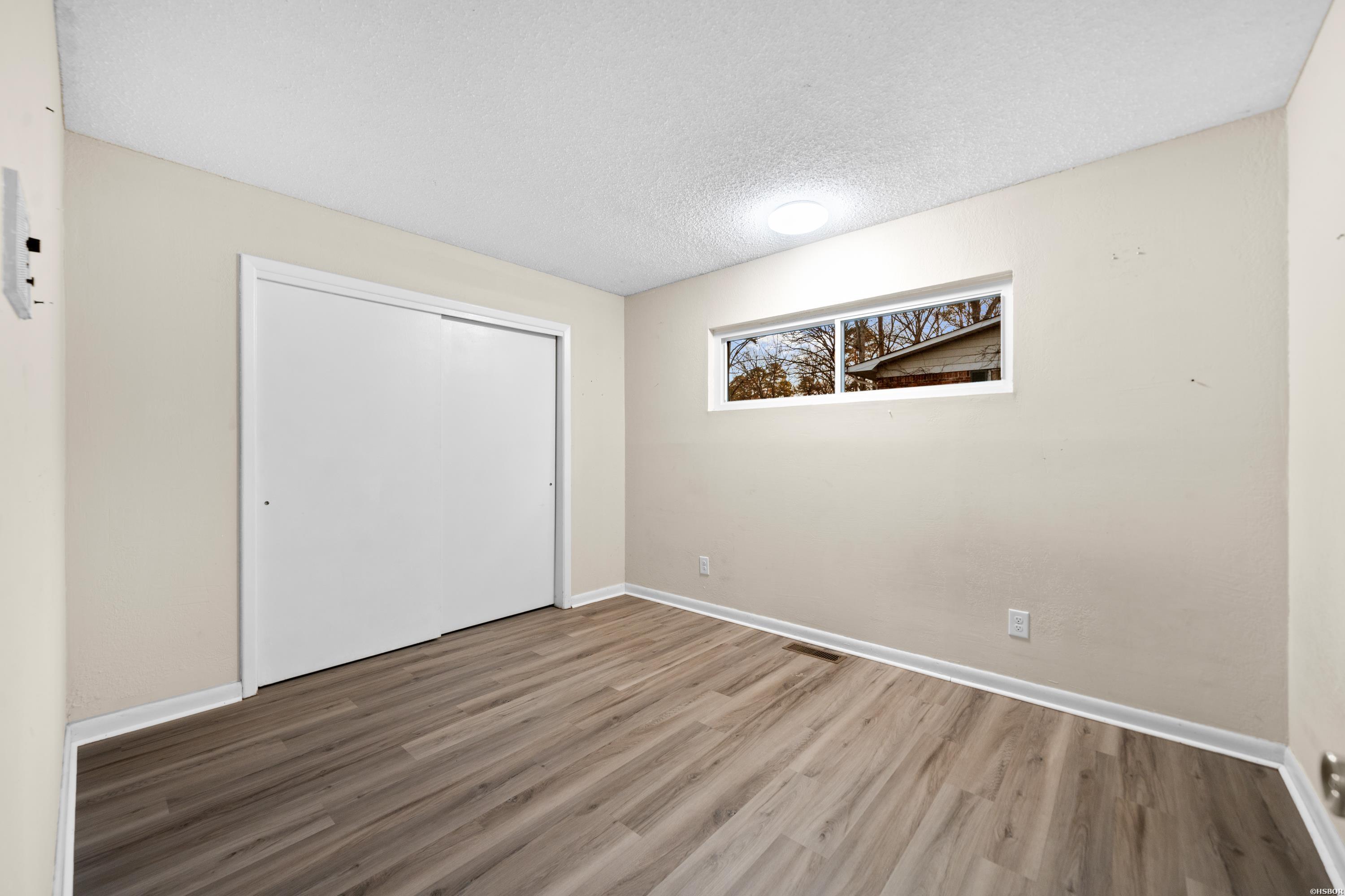 105 Thistledown Trail Property Photo 27
