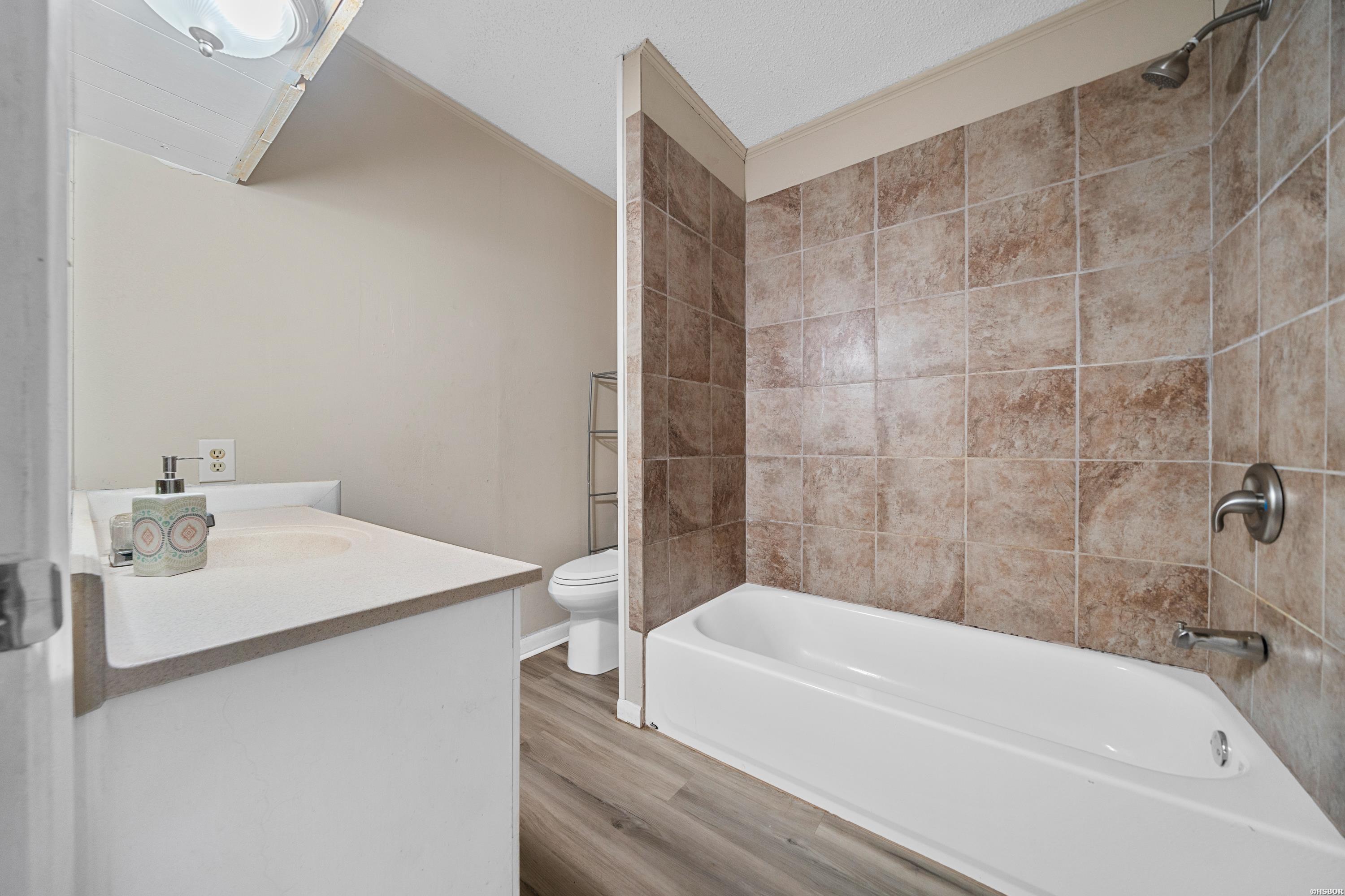 105 Thistledown Trail Property Photo 29