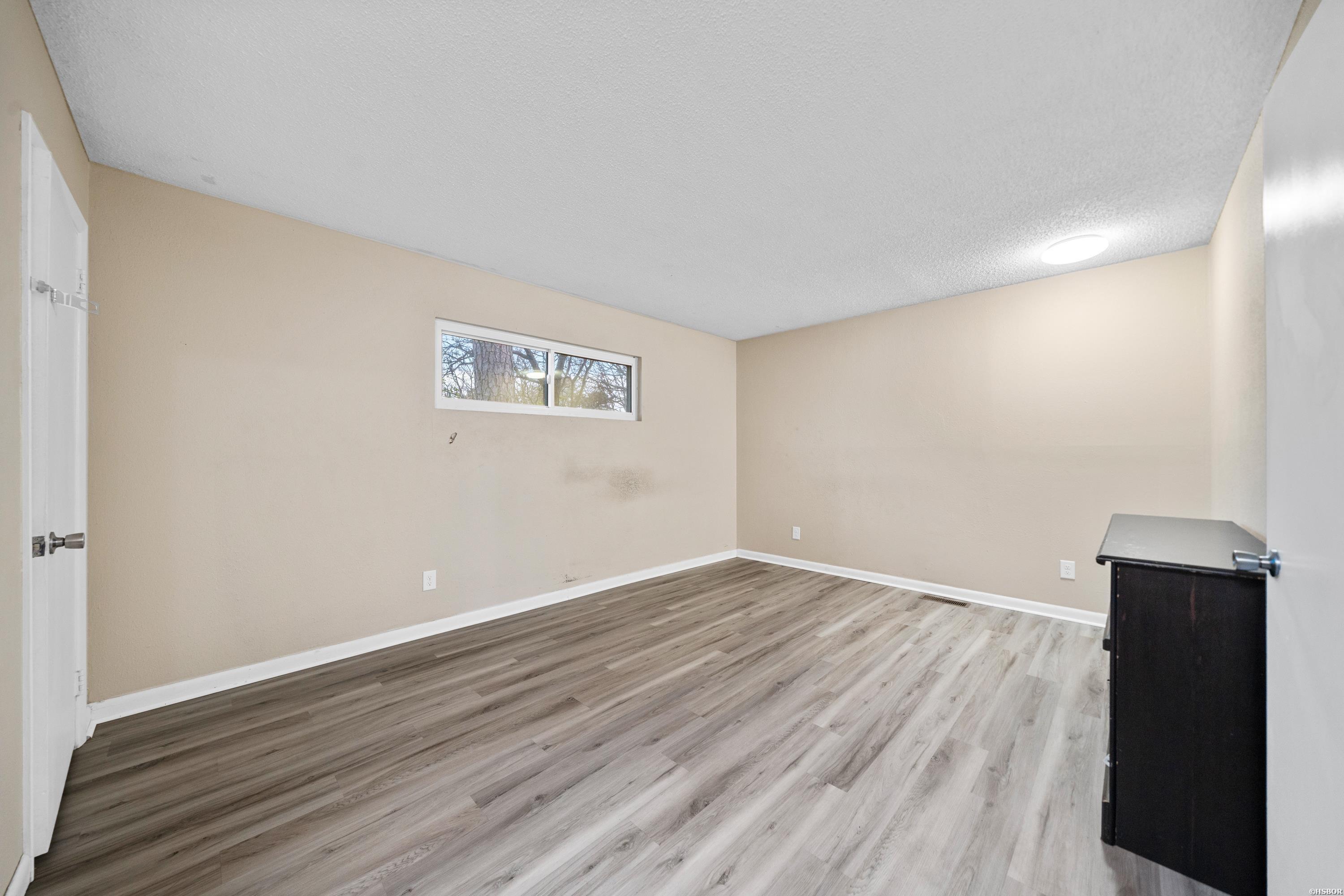 105 Thistledown Trail Property Photo 32