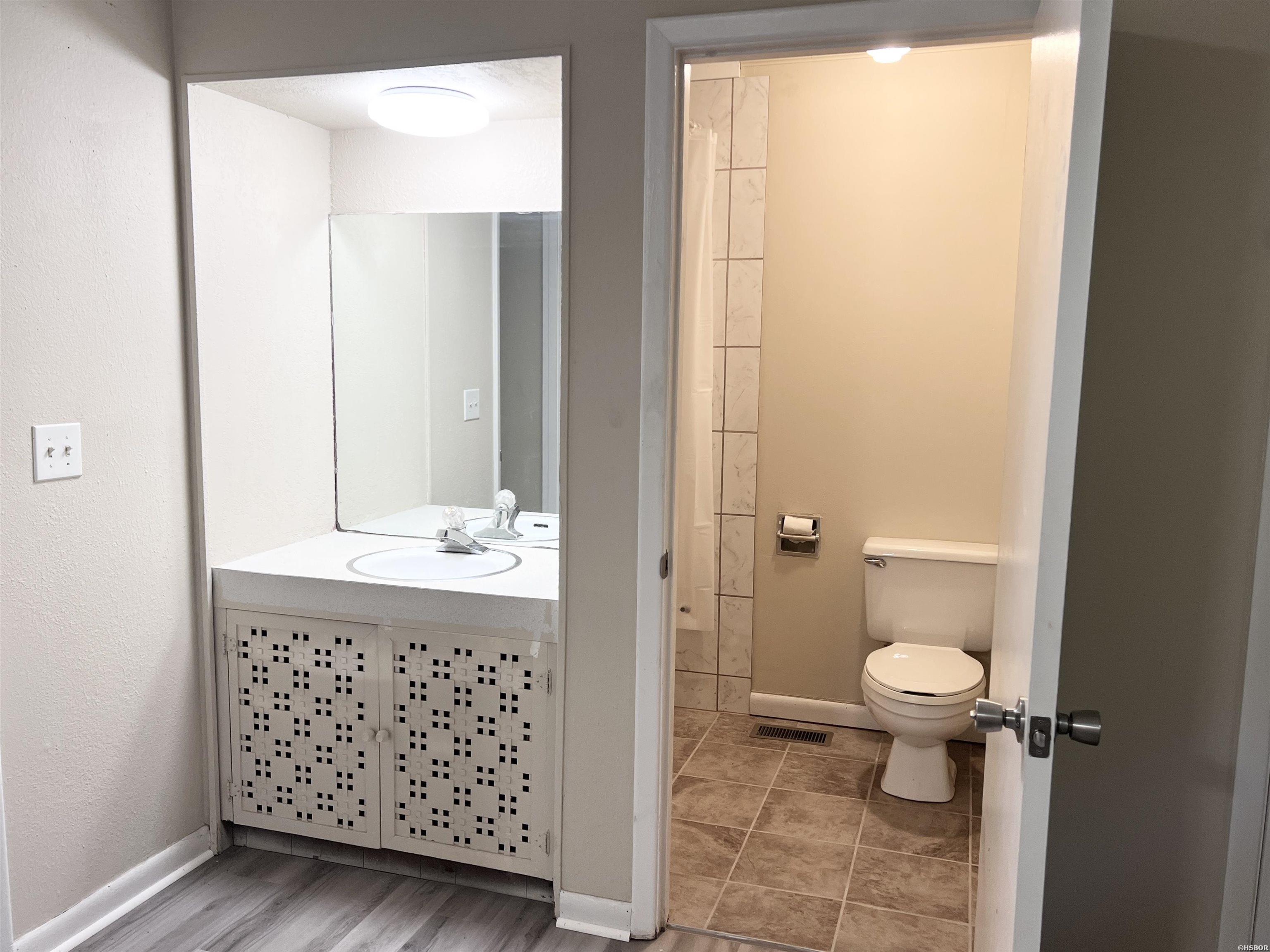 105 Thistledown Trail Property Photo 34