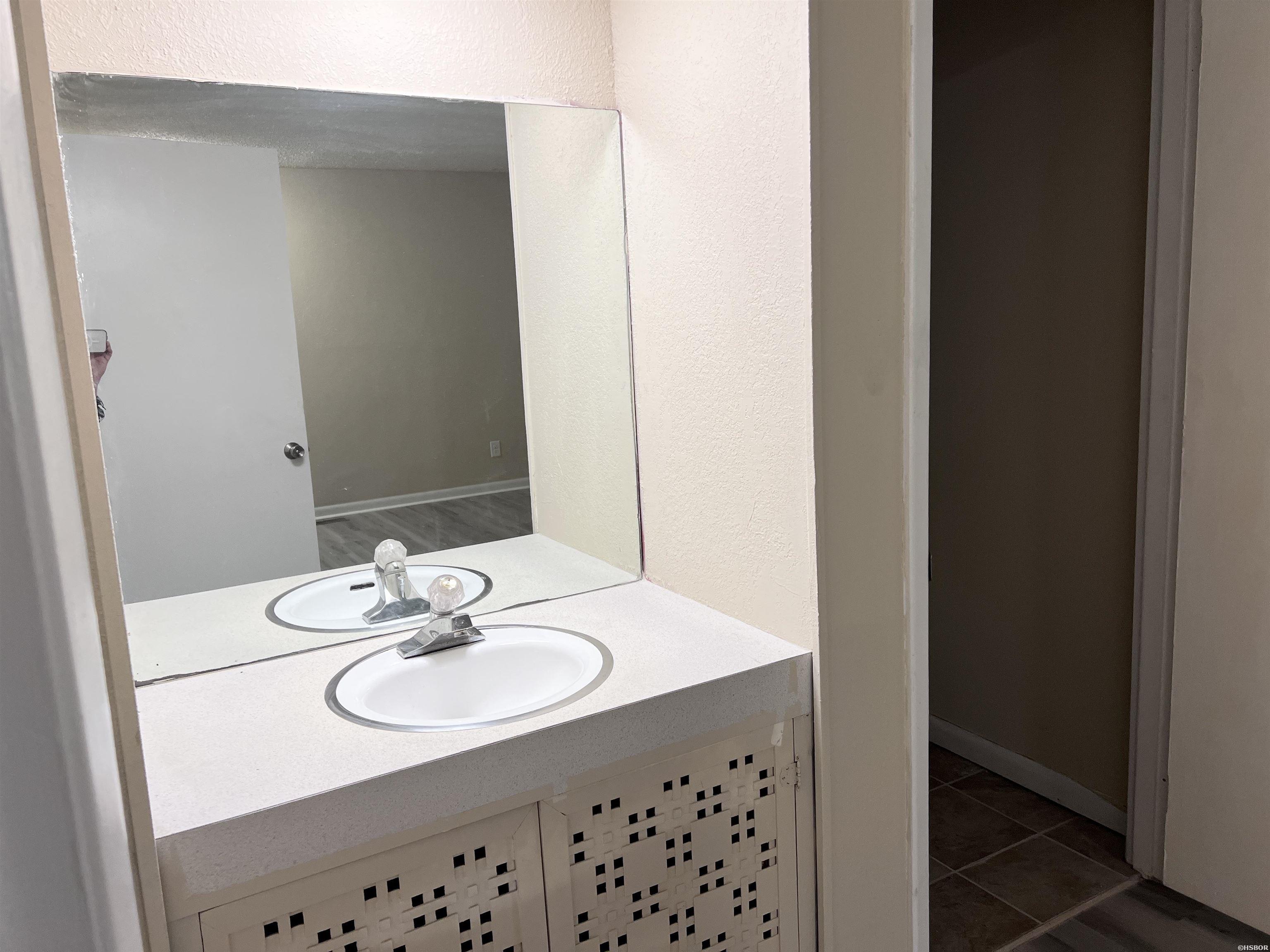 105 Thistledown Trail Property Photo 36
