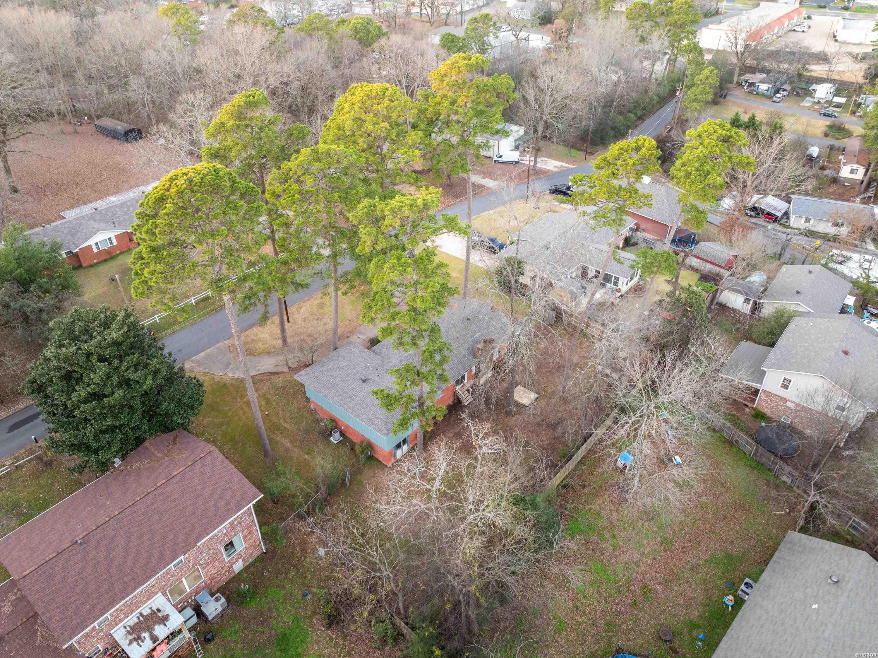 105 Thistledown Trail Property Photo 38