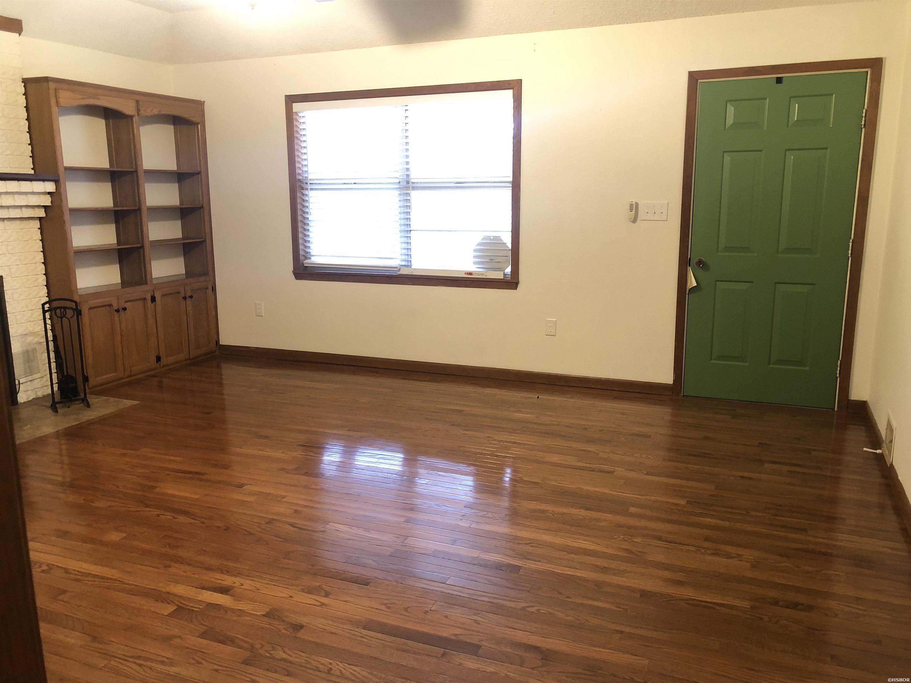 318 Central Road Property Photo 12