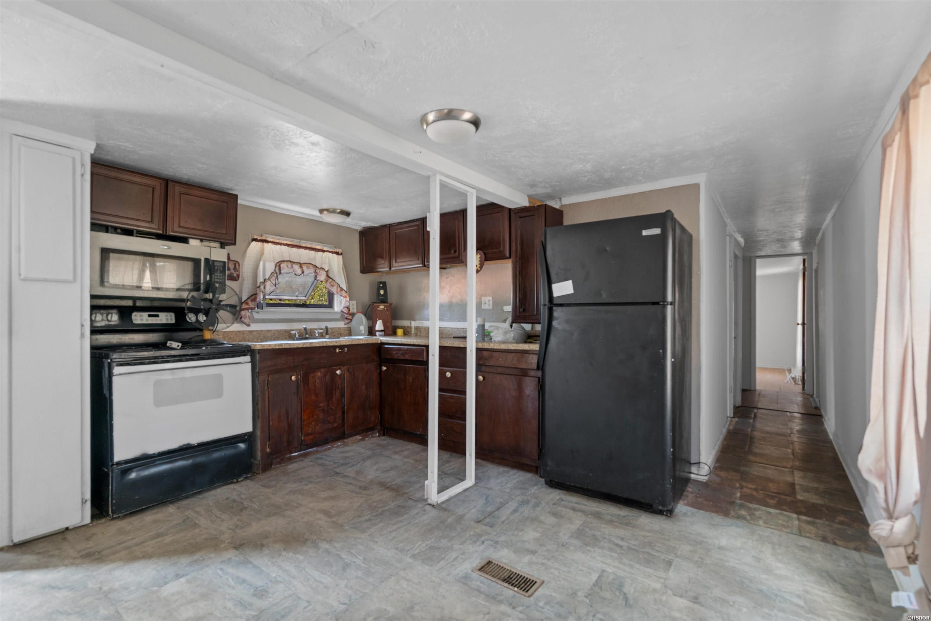 598 & 600 Timberlake Drive Property Photo 6