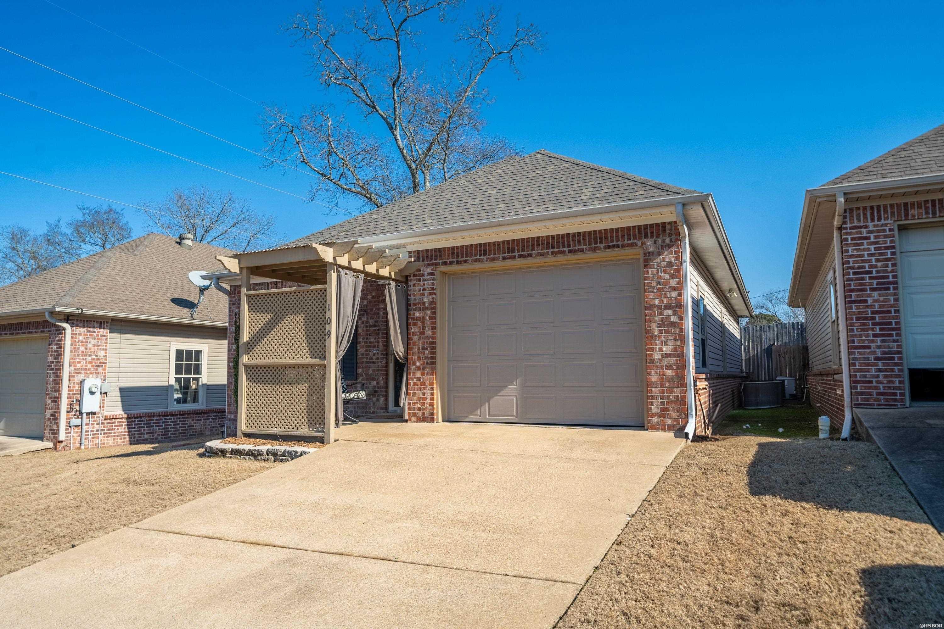 Golf Links Gardens Real Estate Listings Main Image