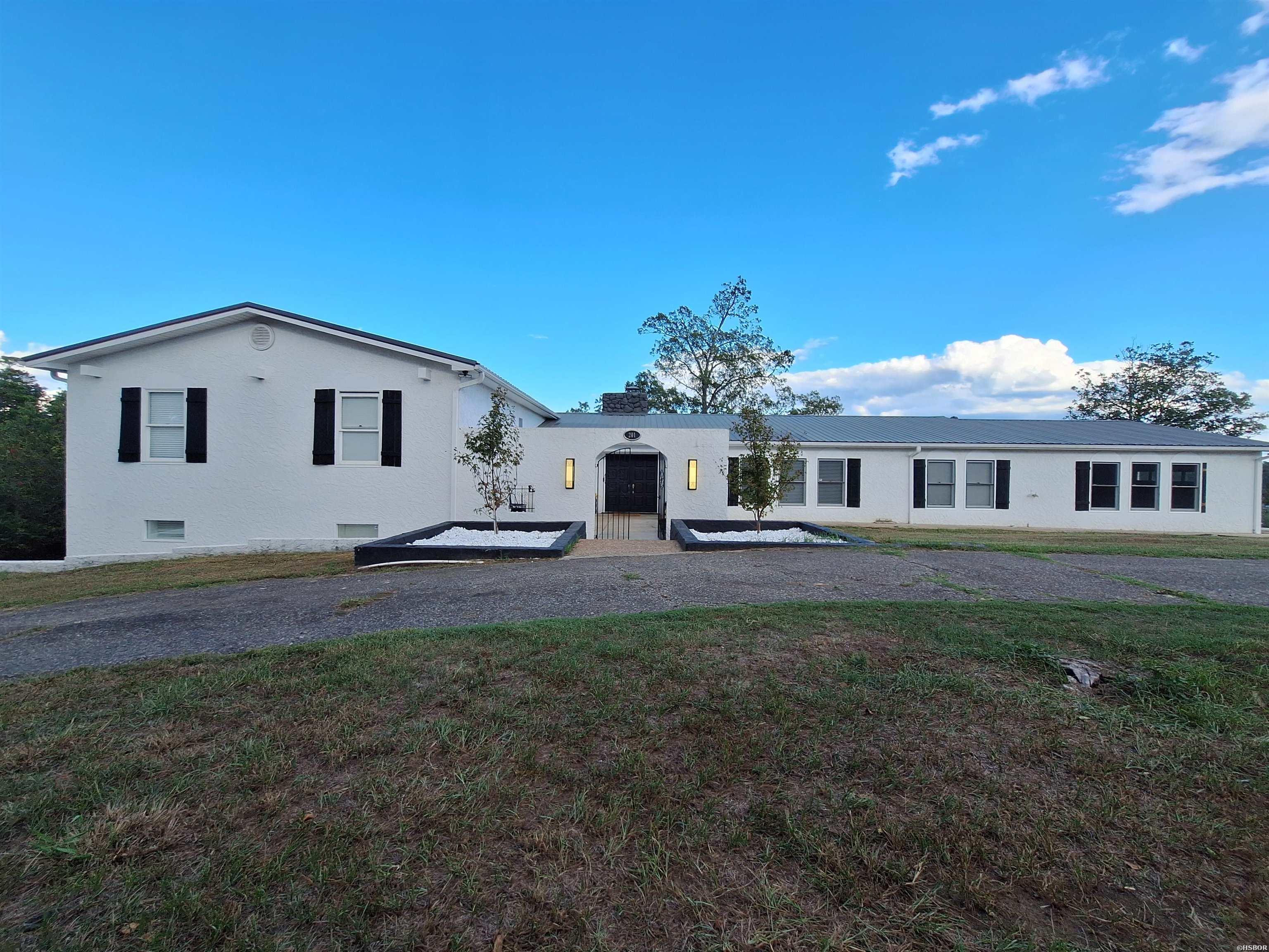 201 Aberina Street Property Photo 2