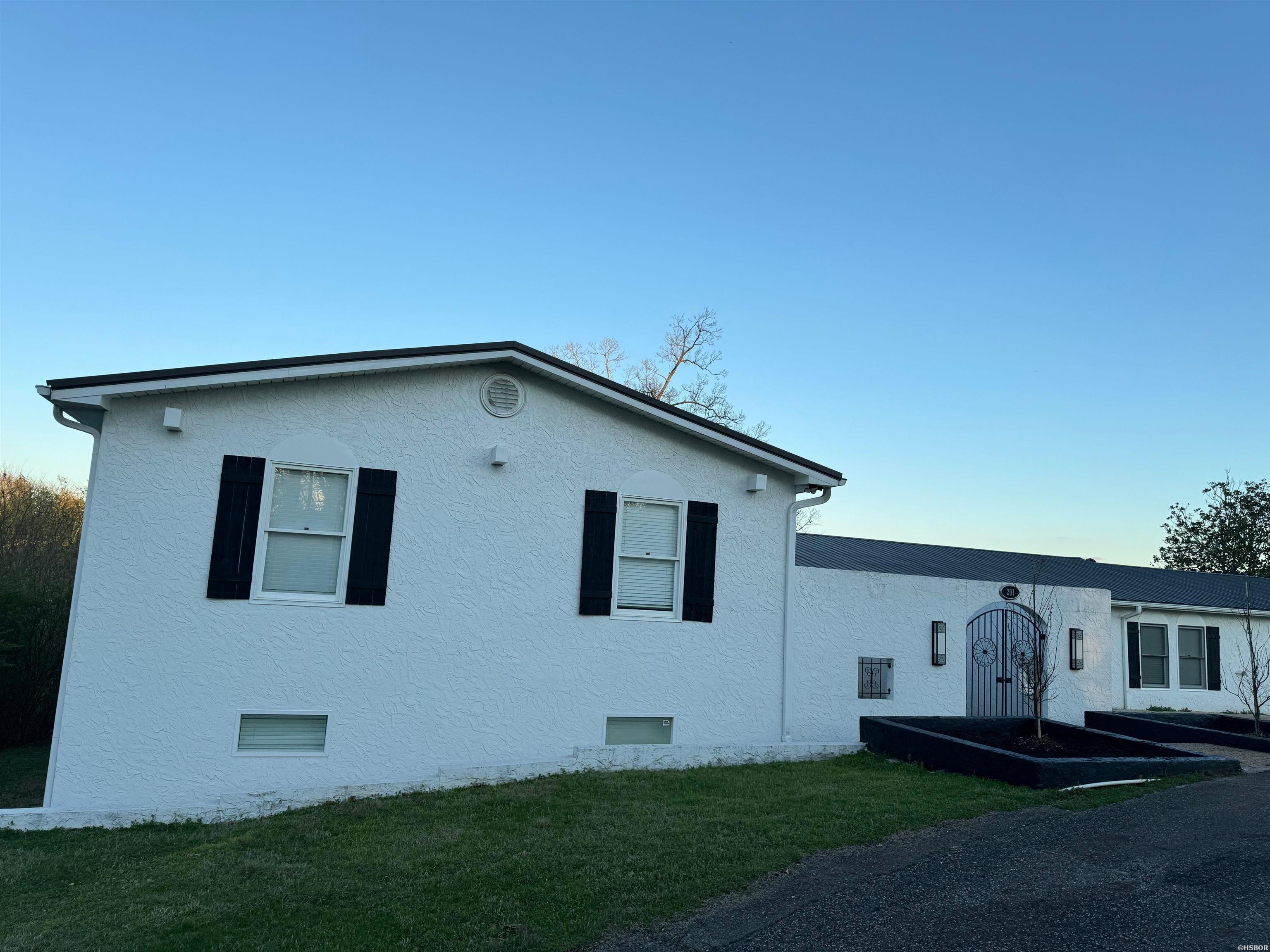 201 Aberina Street Property Photo 20