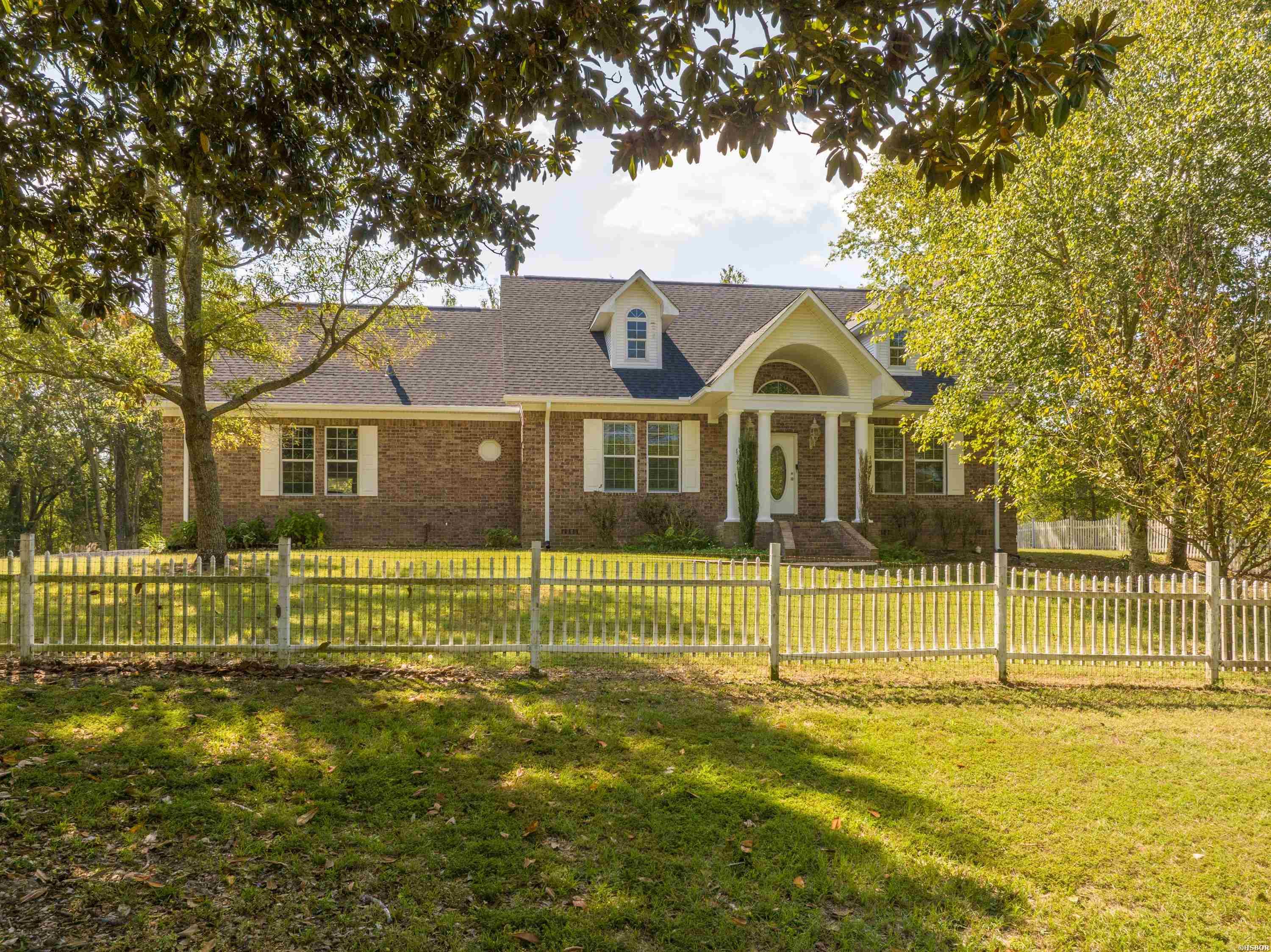 495 Amity Road Property Photo 3