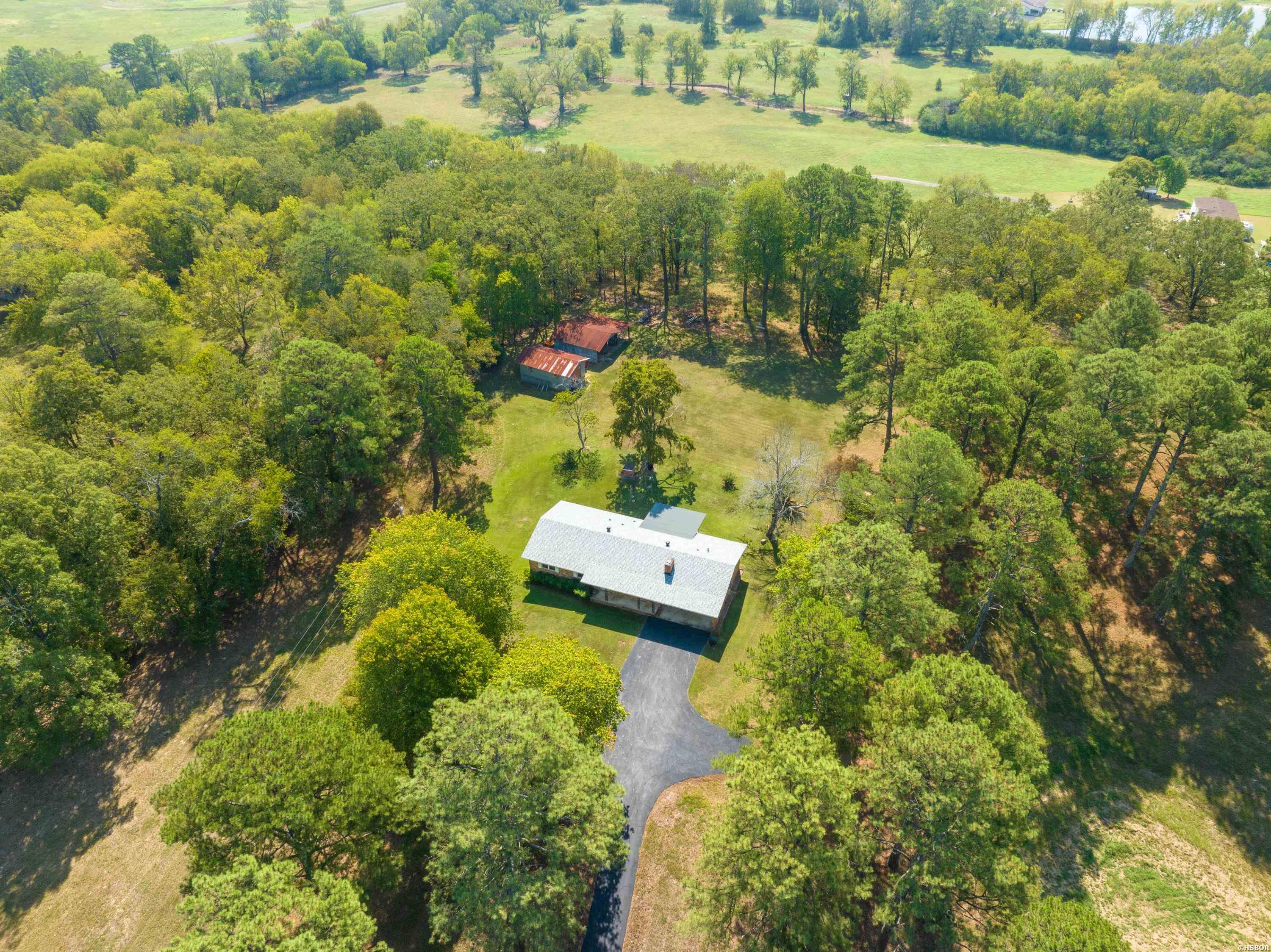 495 Amity Road Property Photo 5