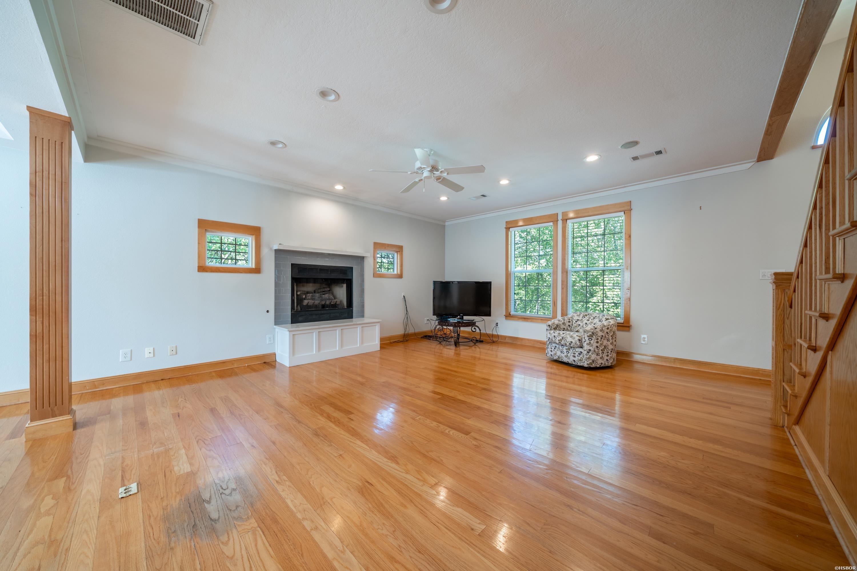 495 Amity Road Property Photo 8