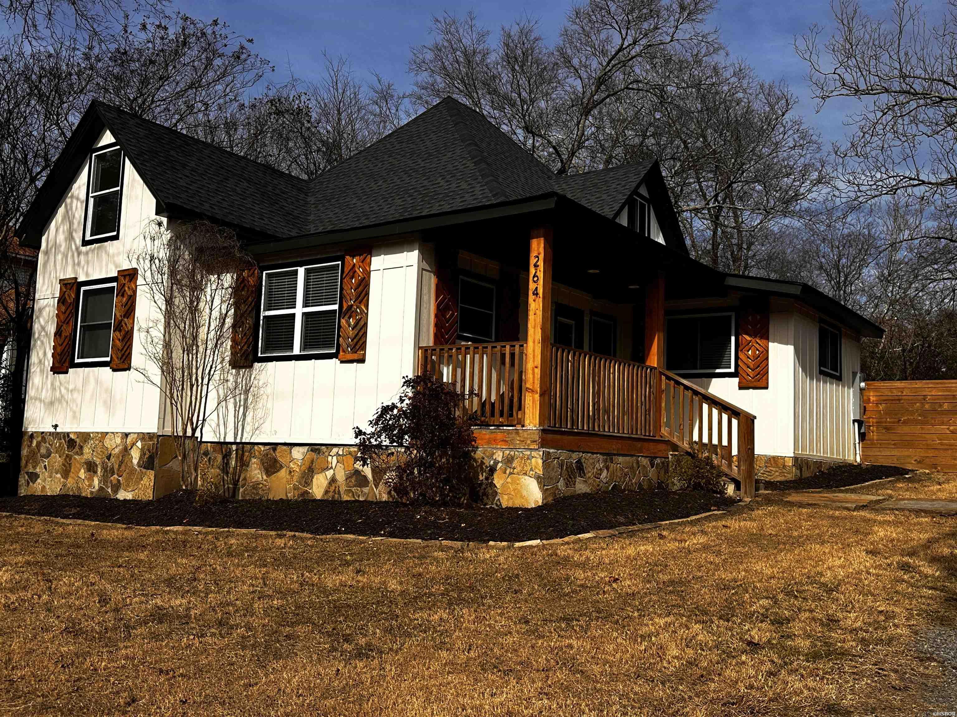 264 Vineyard Street Property Photo 1