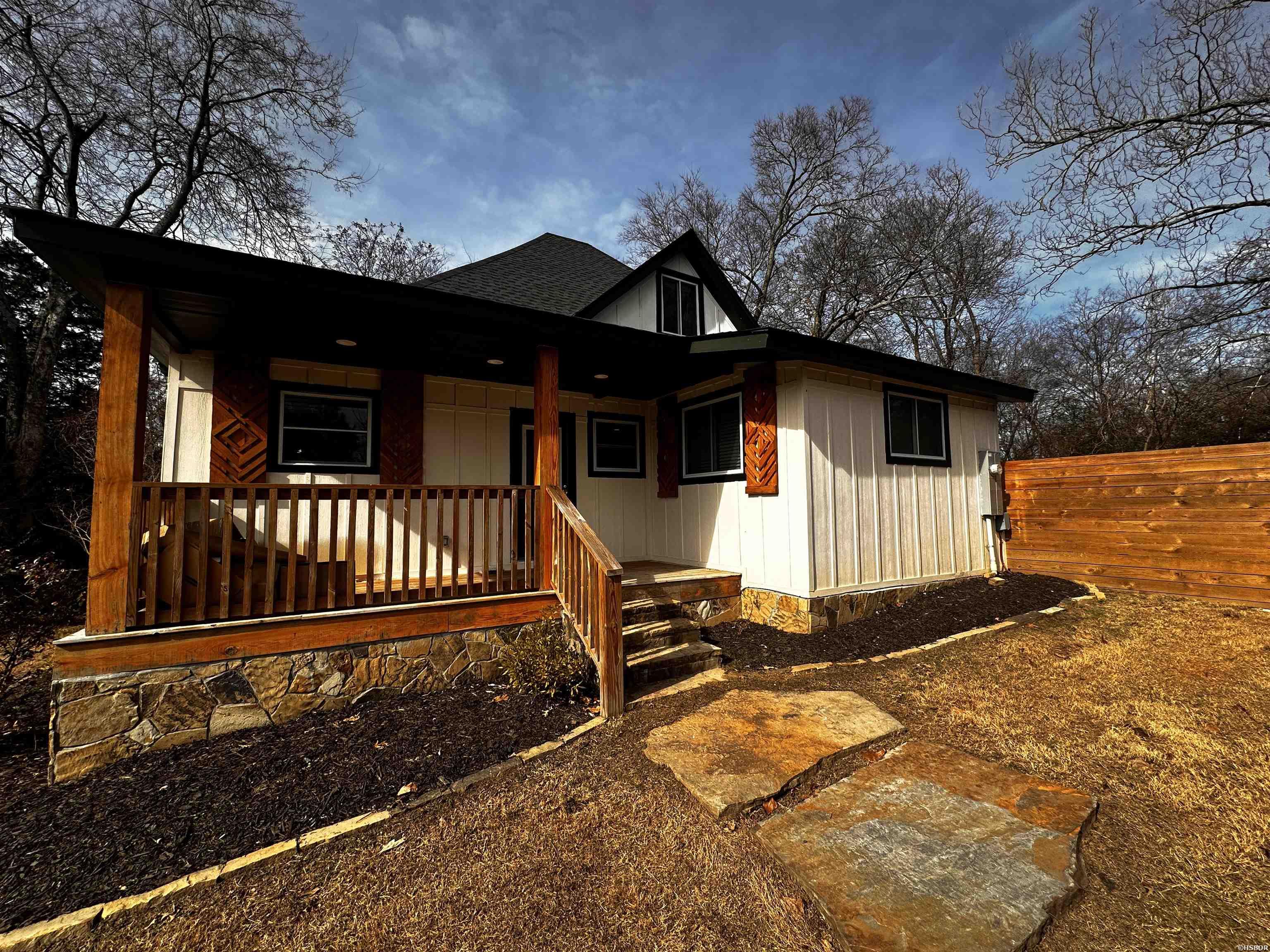 264 Vineyard Street Property Photo 2