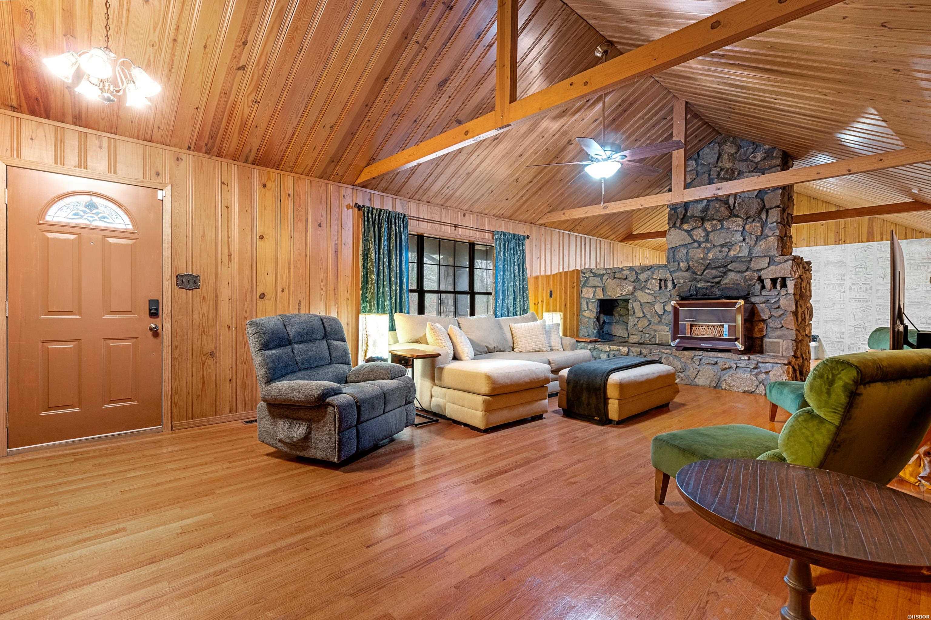 2637 Spring Street Property Photo 7