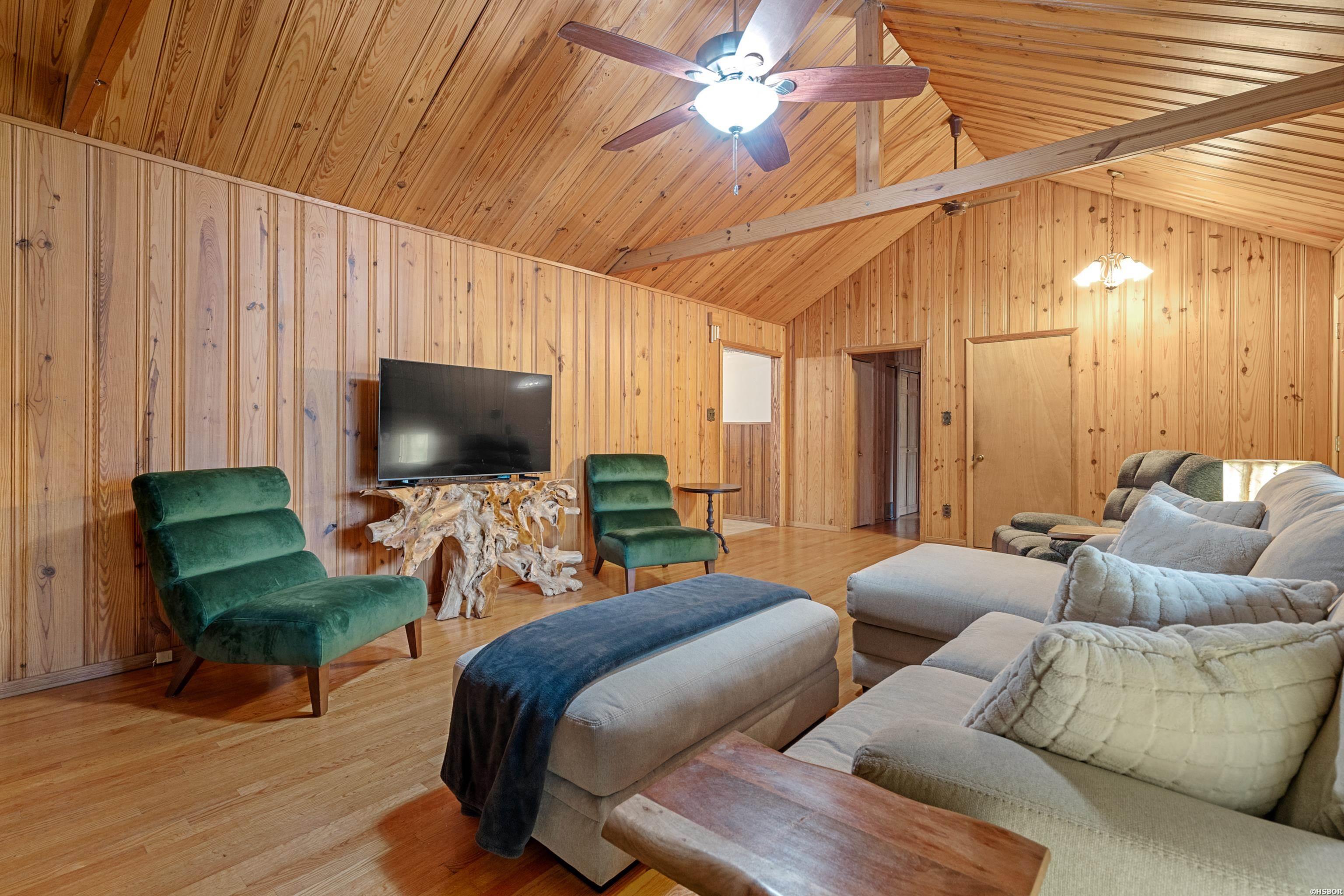 2637 Spring Street Property Photo 8