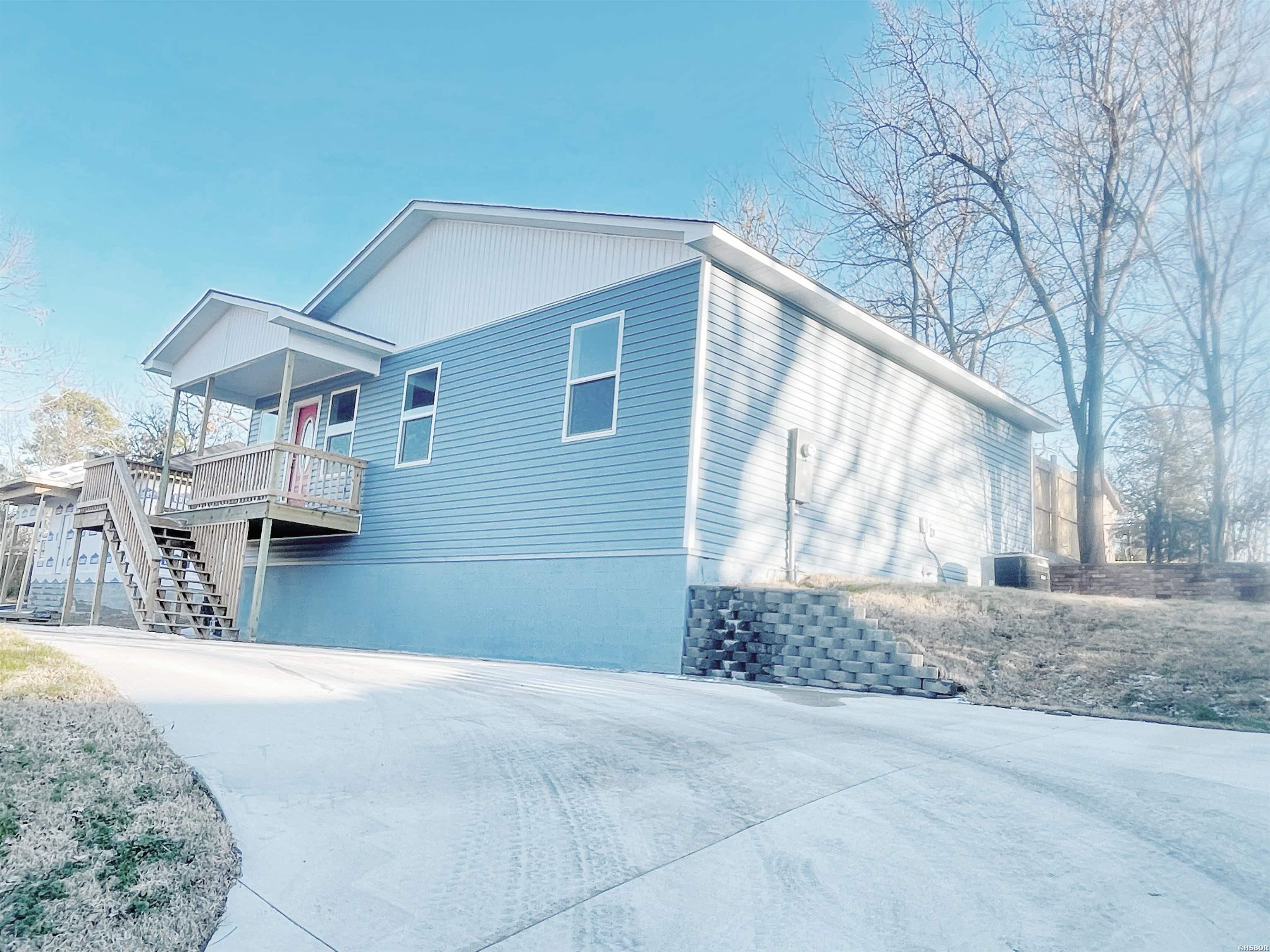 160 Woodridge Property Photo 2