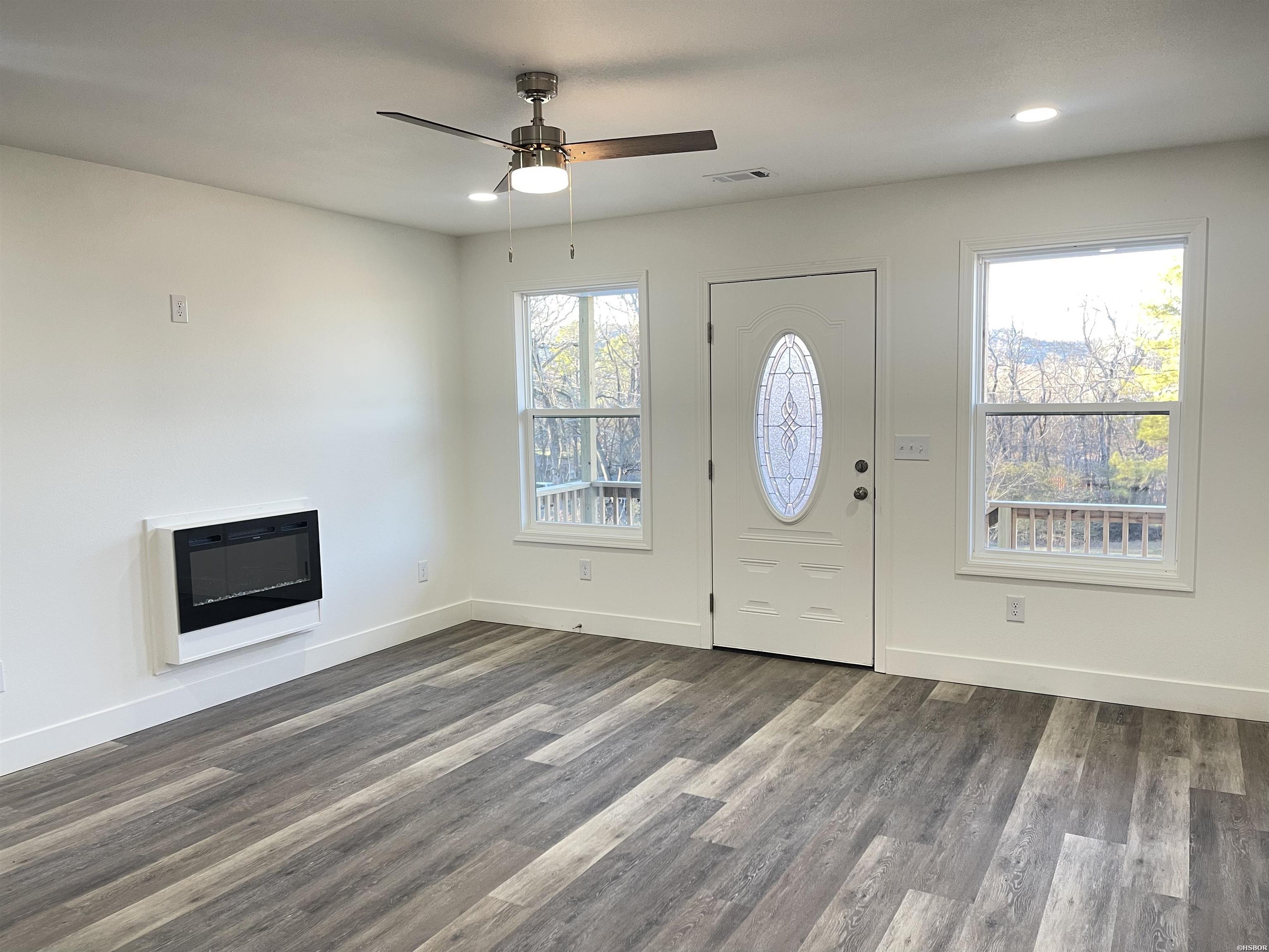 160 Woodridge Property Photo 6