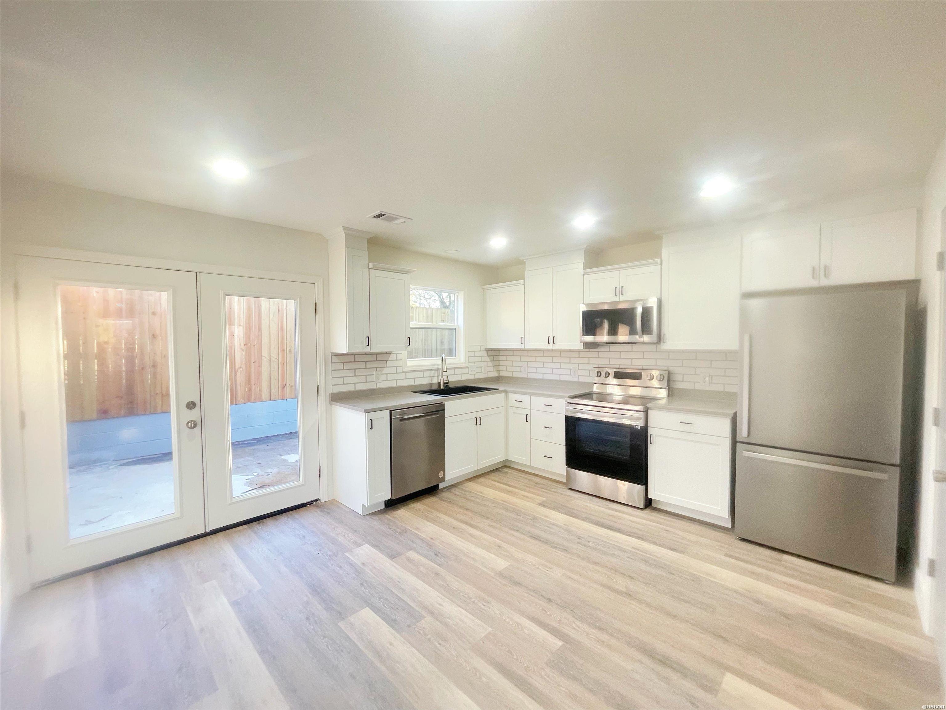 160 Woodridge Property Photo 8