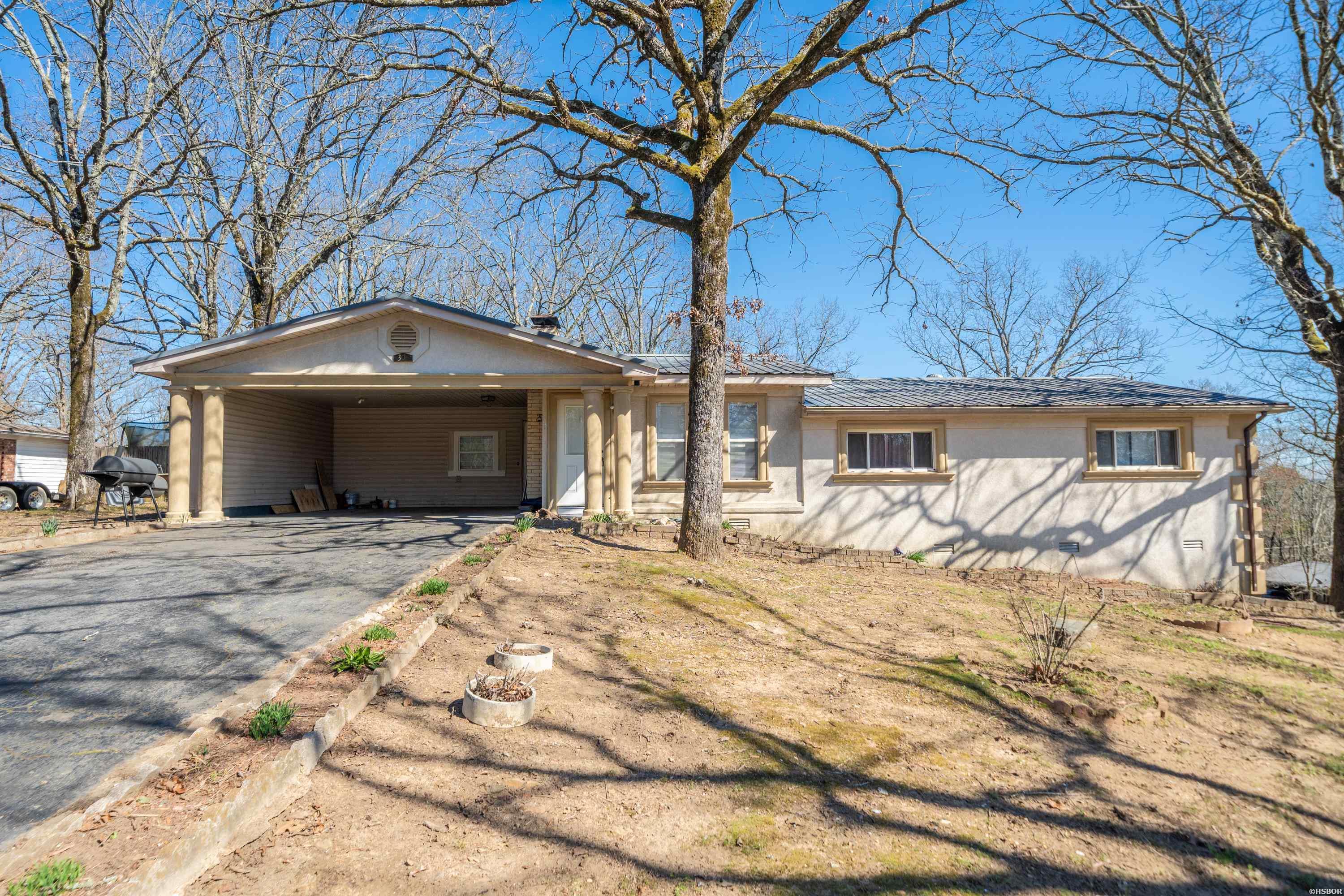 300 Stonehurst Property Photo 1