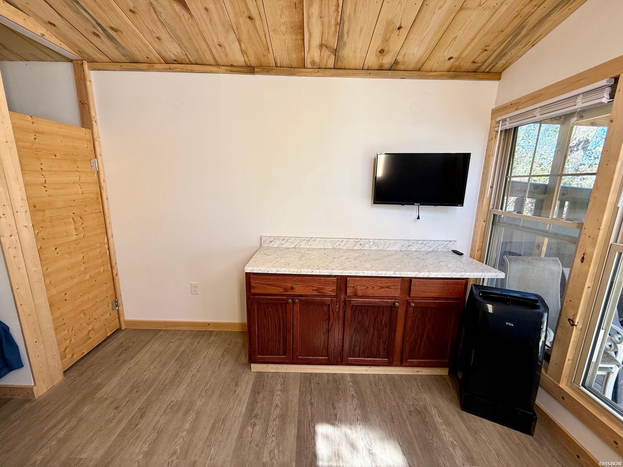 114 Quaker Lane Property Photo 12