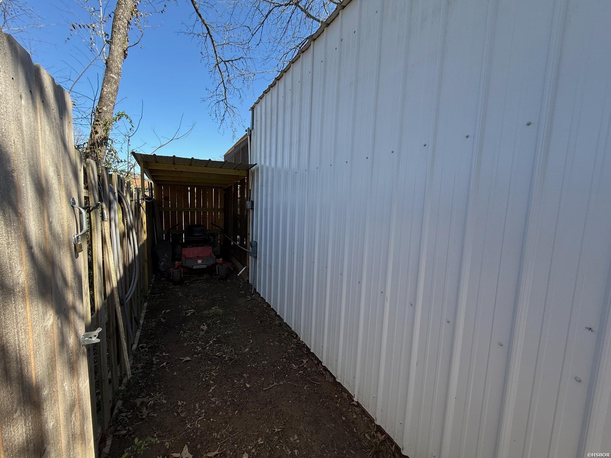 114 Quaker Lane Property Photo 15