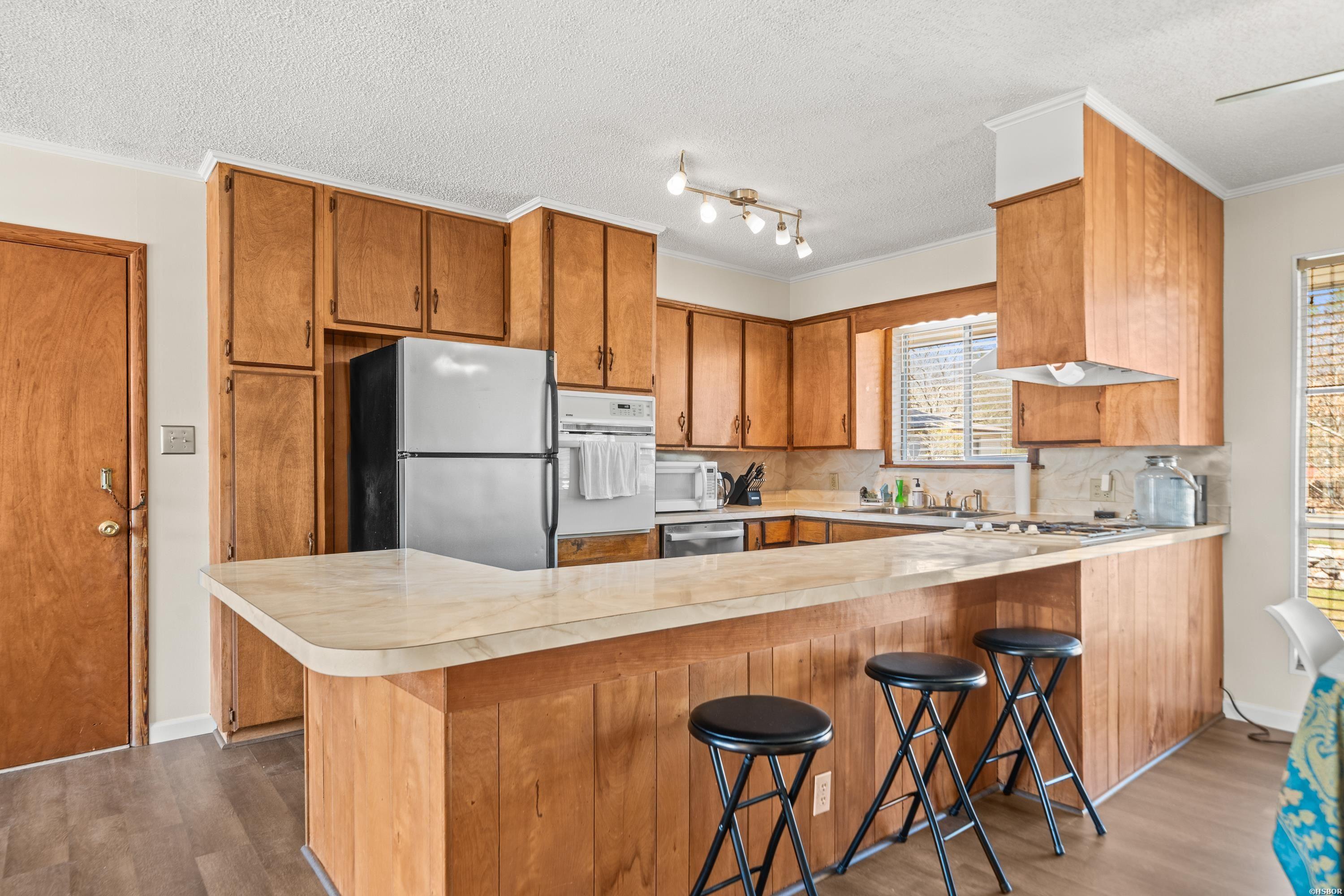 1115 Lakeshore Drive Property Photo 6