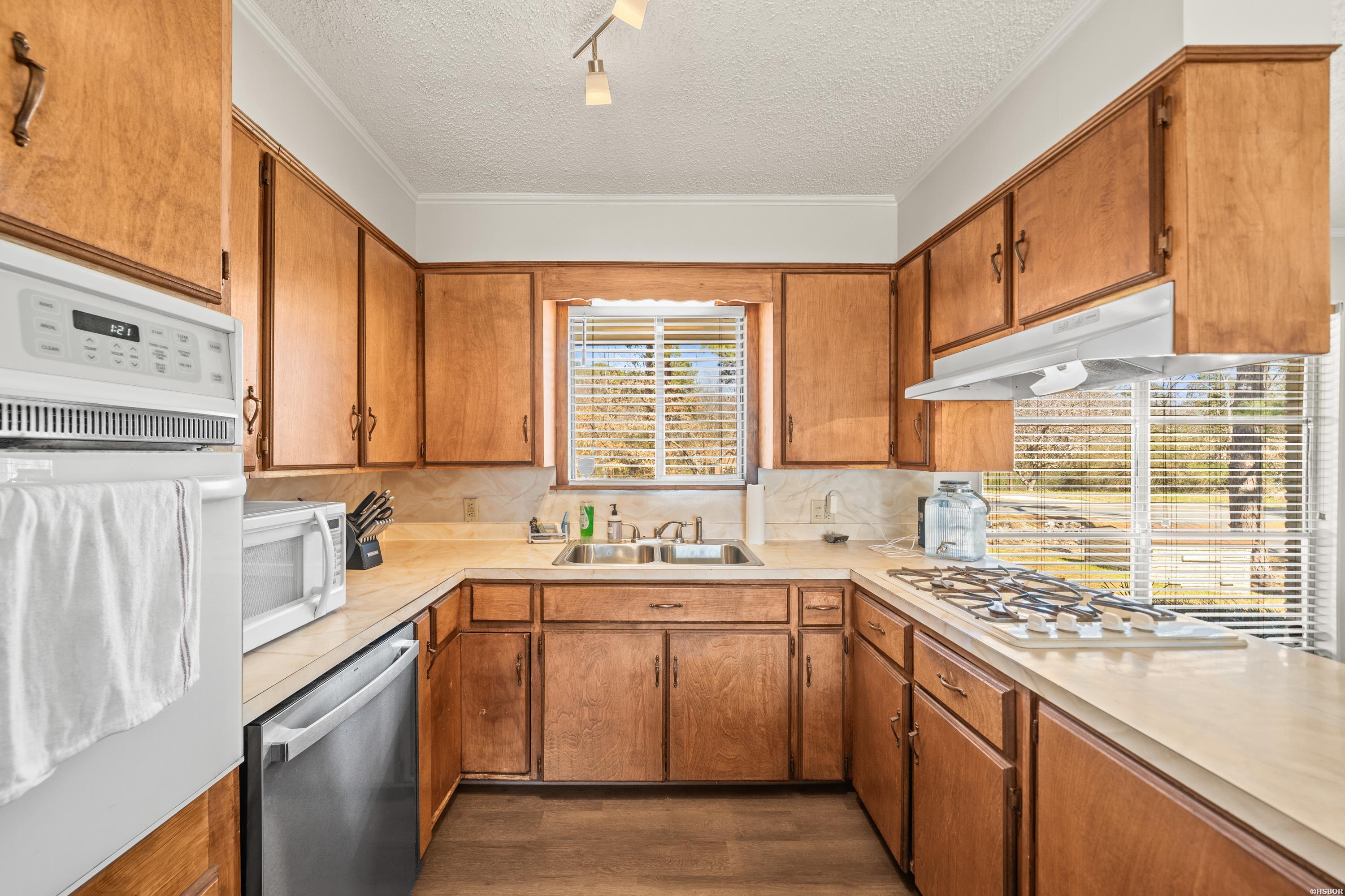 1115 Lakeshore Drive Property Photo 10