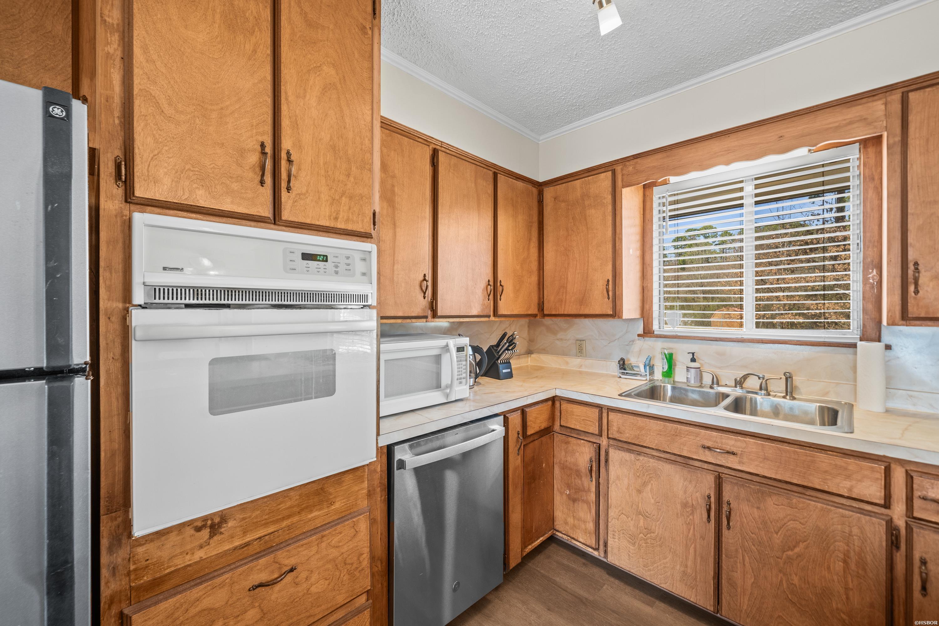 1115 Lakeshore Drive Property Photo 11