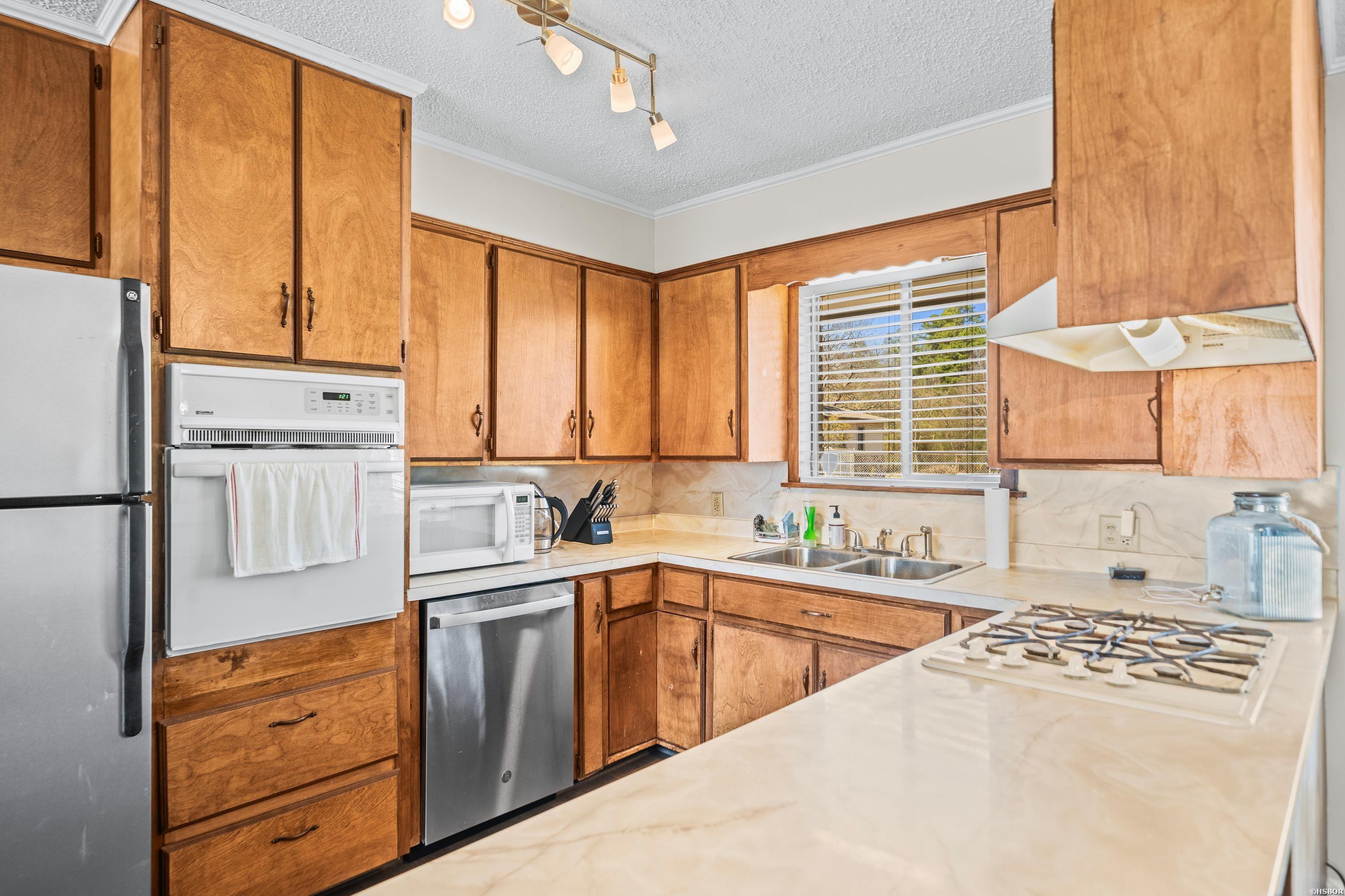 1115 Lakeshore Drive Property Photo 13
