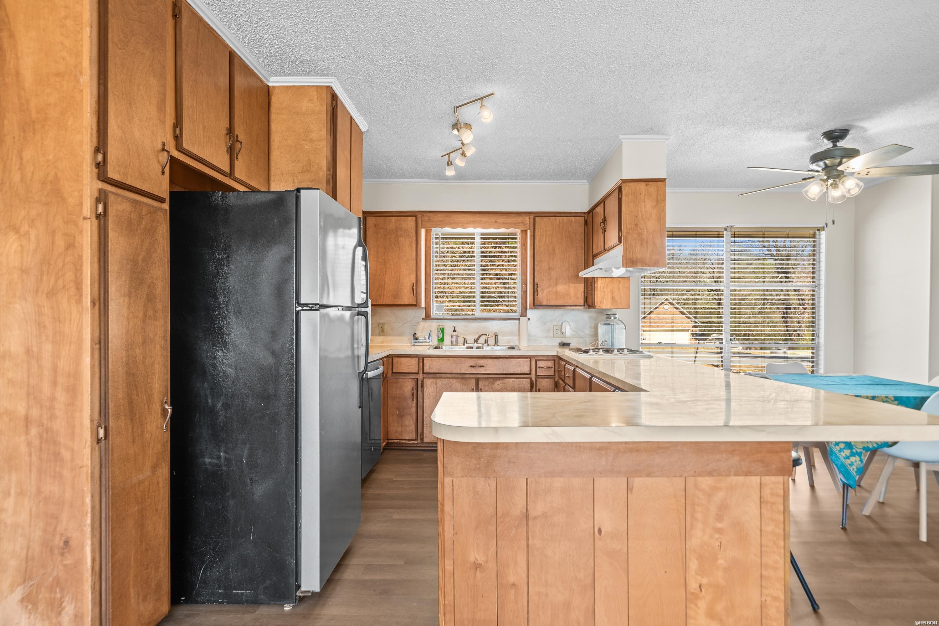 1115 Lakeshore Drive Property Photo 14
